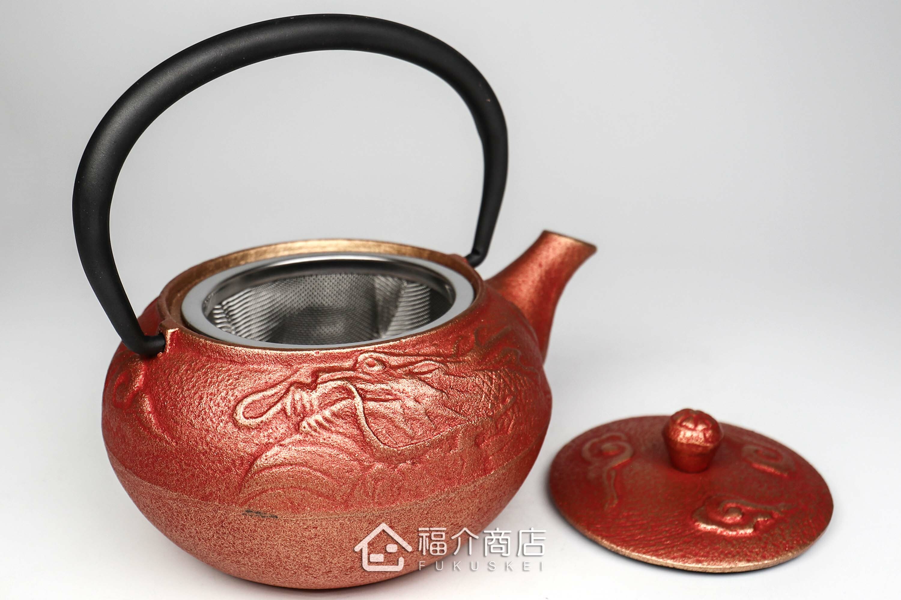 泡茶用的紅金色鑄鐵茶壺附不鏽鋼濾網