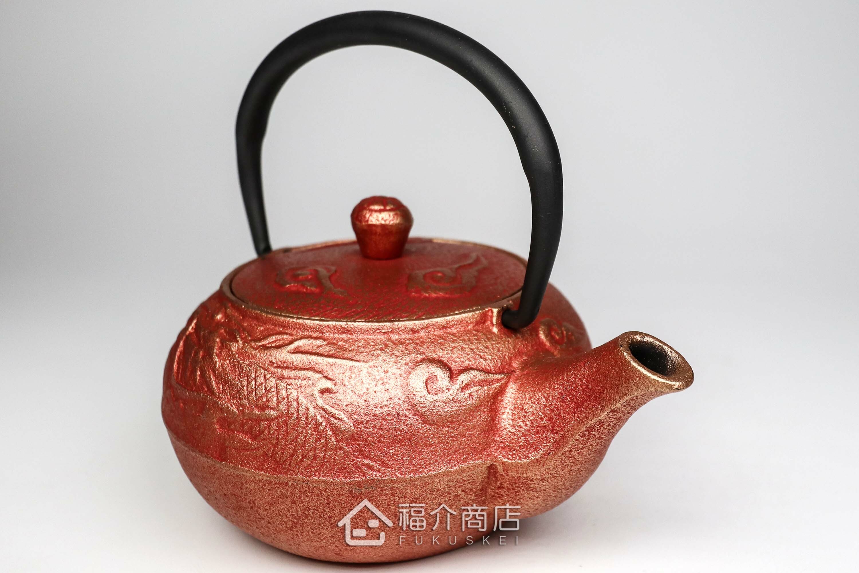 泡茶用的紅金色鑄鐵茶壺