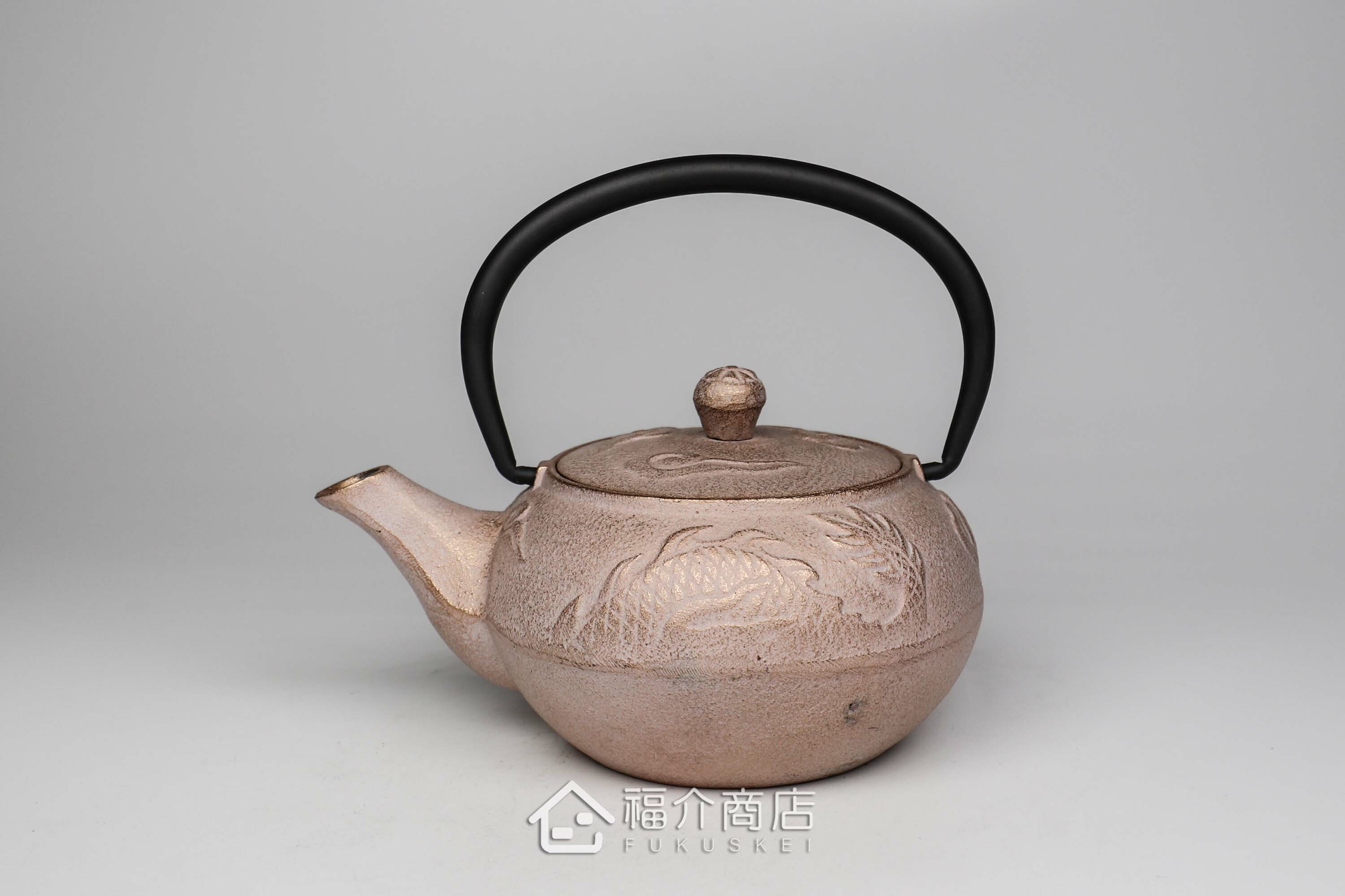 岩戶鑄工所製作的日本鑄鐵泡茶壺,白金色壺身雲龍紋