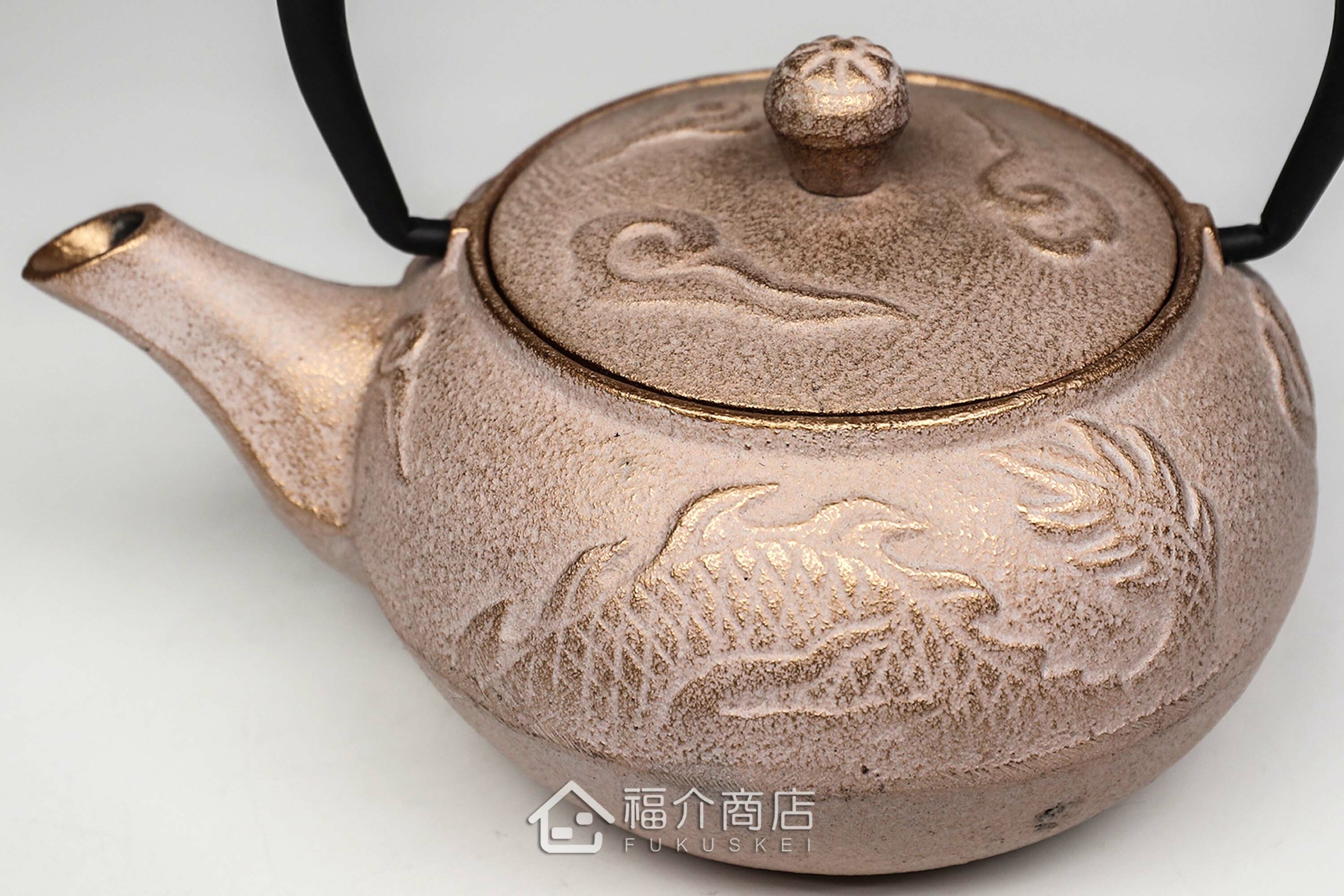 岩戶鑄工所製作的日本鑄鐵泡茶壺,白金色壺身雲龍紋