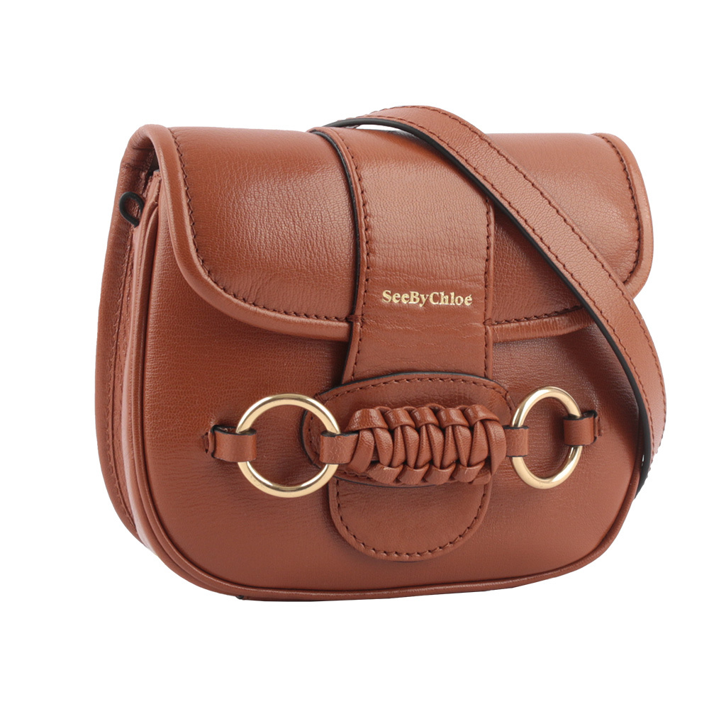 【SEE BY CHLOE】Saddie 閃亮山羊皮翻蓋斜背包(棕色)