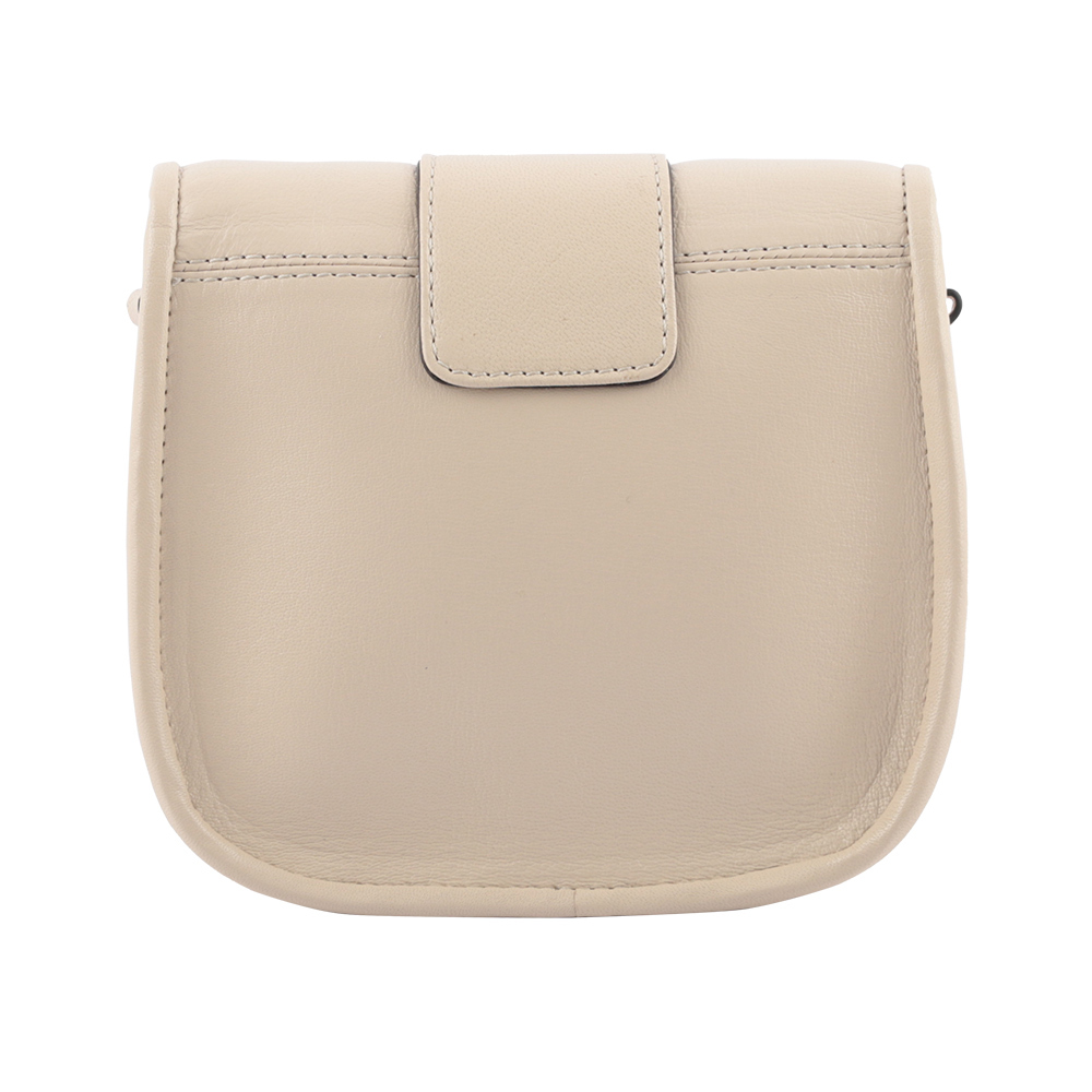 【SEE BY CHLOE】Saddie 閃亮山羊皮翻蓋斜背包(米色)