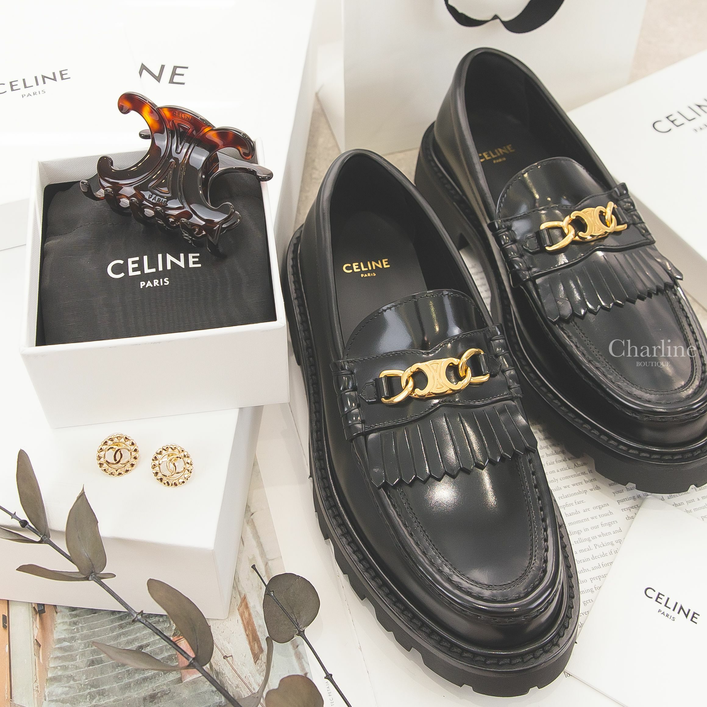 Celine Triomphe 哈瓦那深棕色大型壓克力凱旋門髮夾,Loafer 黑色金色凱旋門流蘇小牛皮厚底樂福鞋,Chanel Earrings 金色CC愛心環繞邊框圓形耳環-Charline Boutique 精品代購