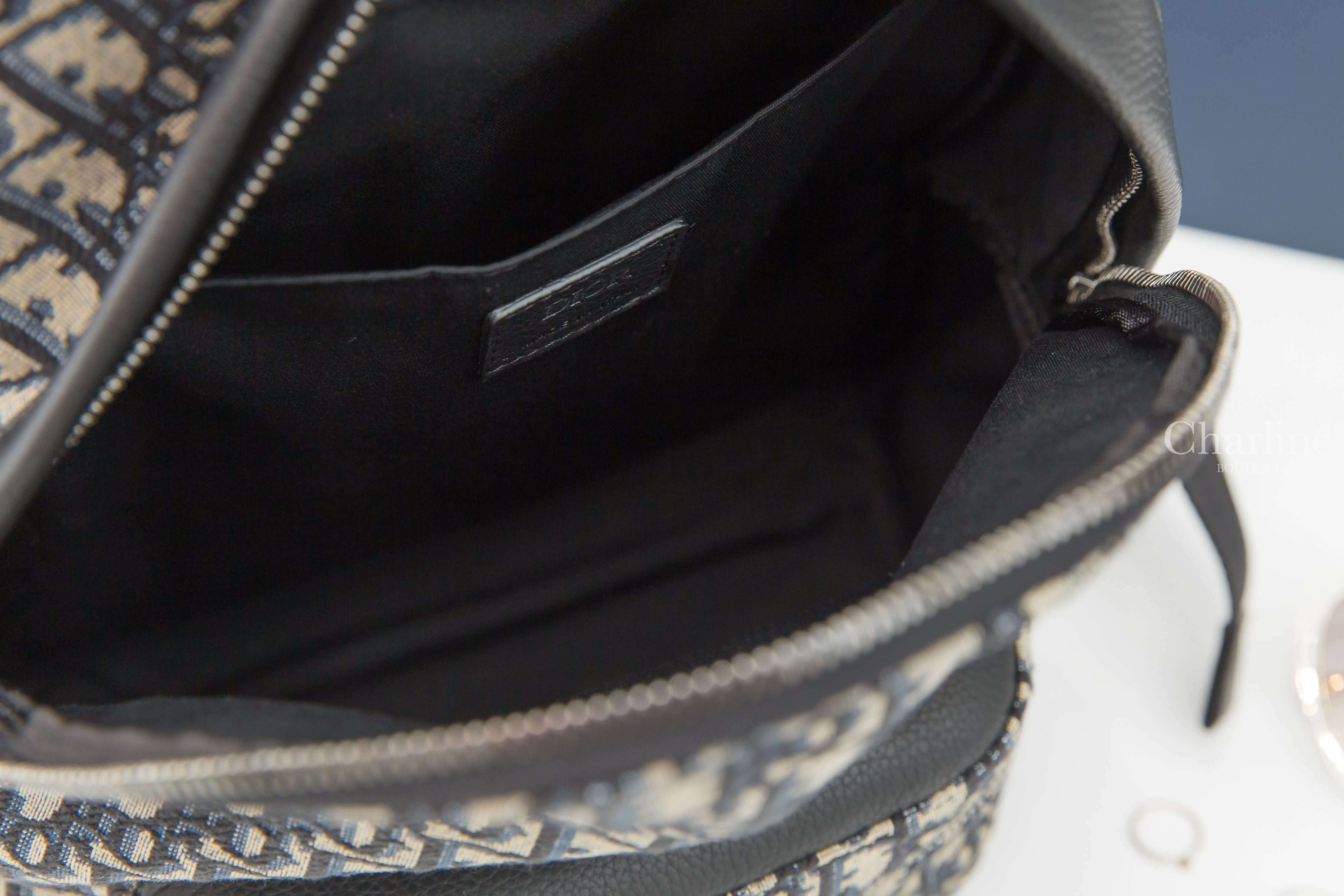 Dior Rider Backpack 米色底深藍復古老花帆布黑色牛皮提把尼龍背帶手提後背包-Charline Boutique 精品代購