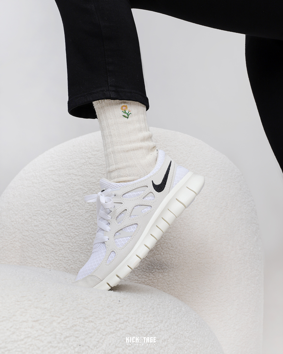 **特價商品售出不退換**女鞋 NIKE FREE RUN 2 米色 米白 黑勾 赤足重生 軟Q跑鞋 低筒休閒鞋【DM8915-101】25SALE