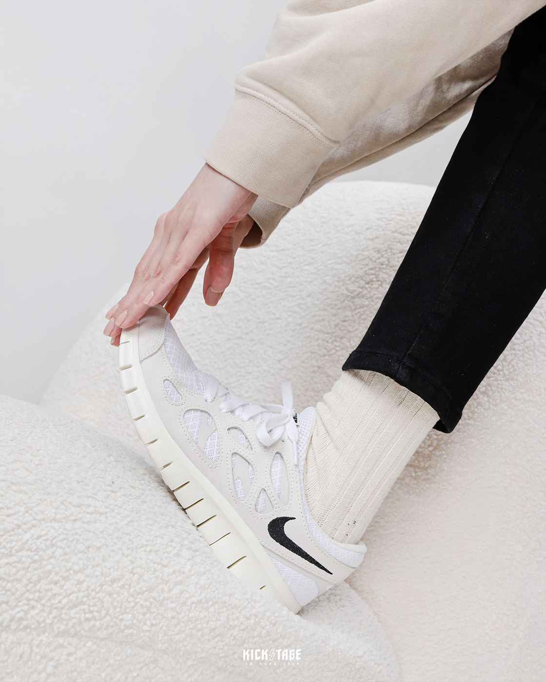 **特價商品售出不退換**女鞋 NIKE FREE RUN 2 米色 米白 黑勾 赤足重生 軟Q跑鞋 低筒休閒鞋【DM8915-101】25SALE