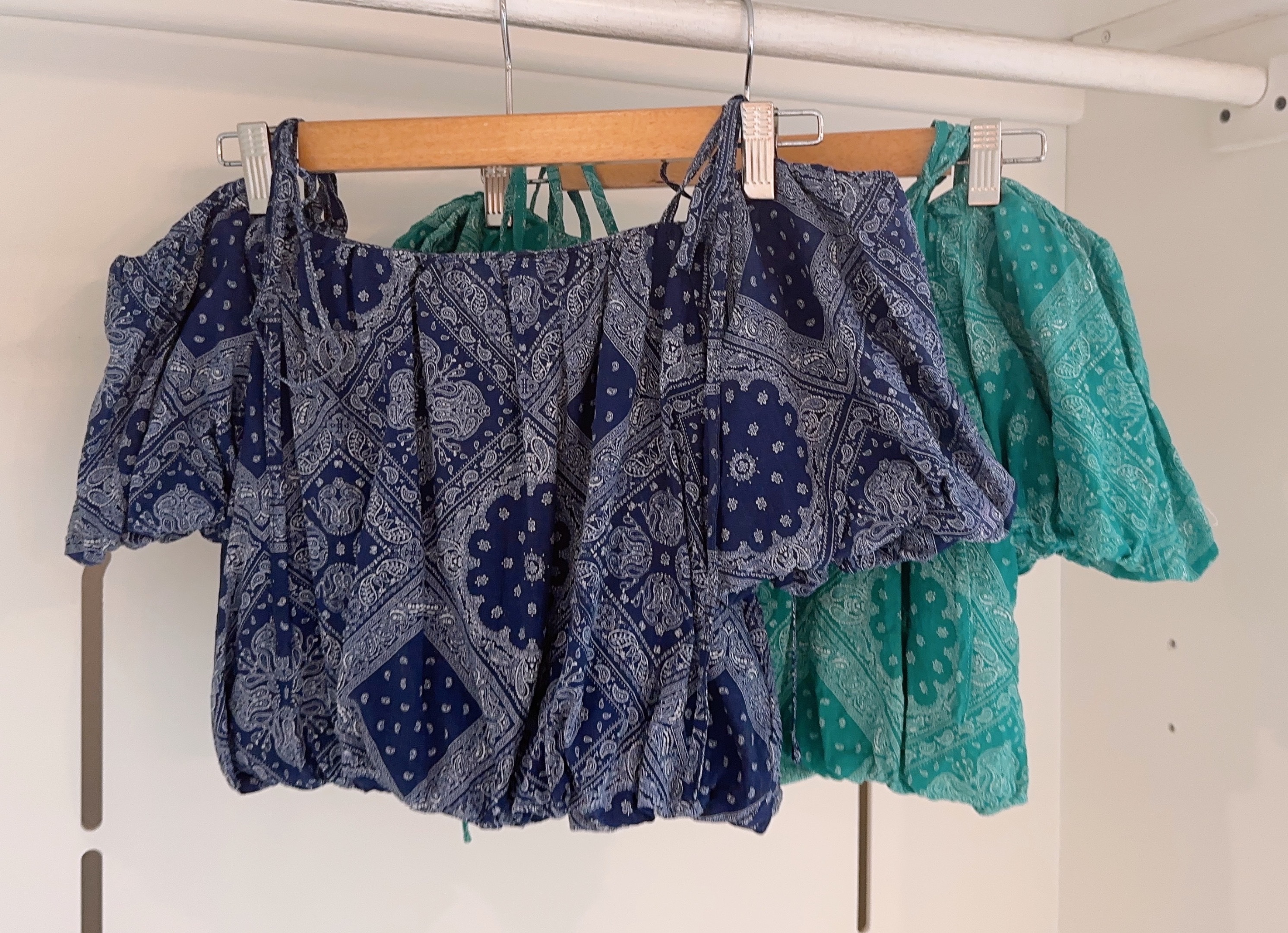 MOTIF PRINT OFF SHOULDER BLOUSE