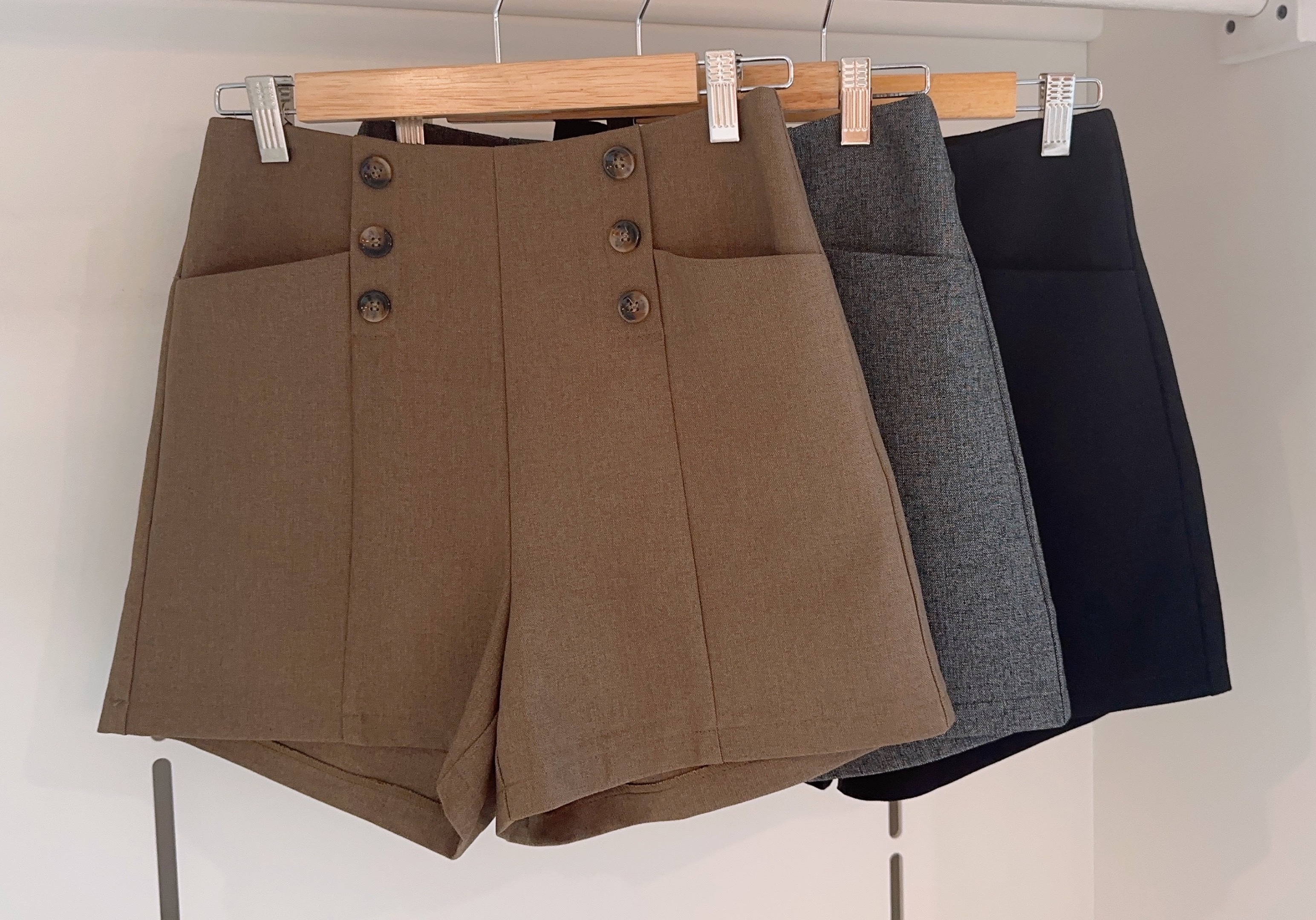 BUTTON HIGH WAISTED SHORTS