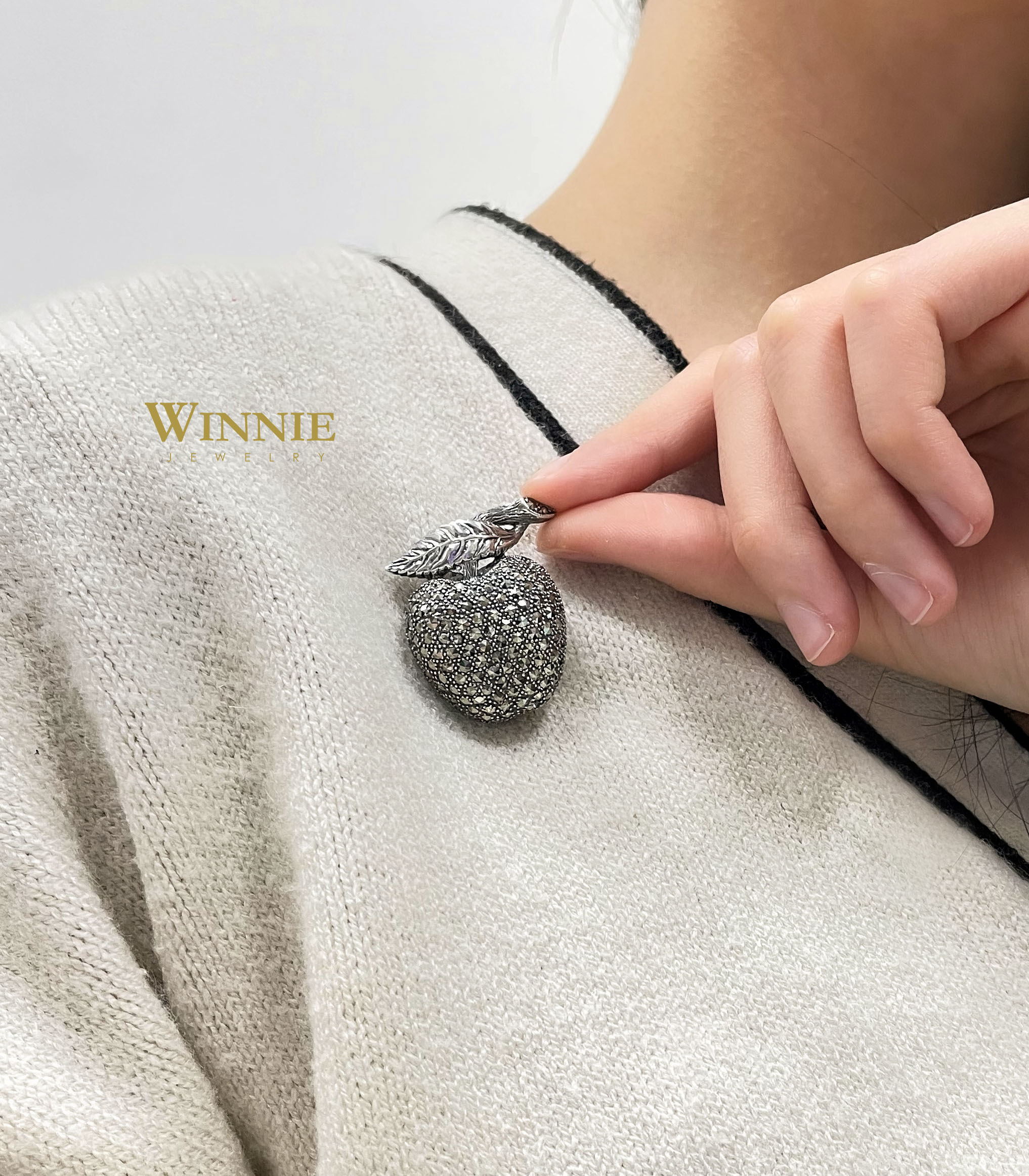 蘋果馬克賽石胸針