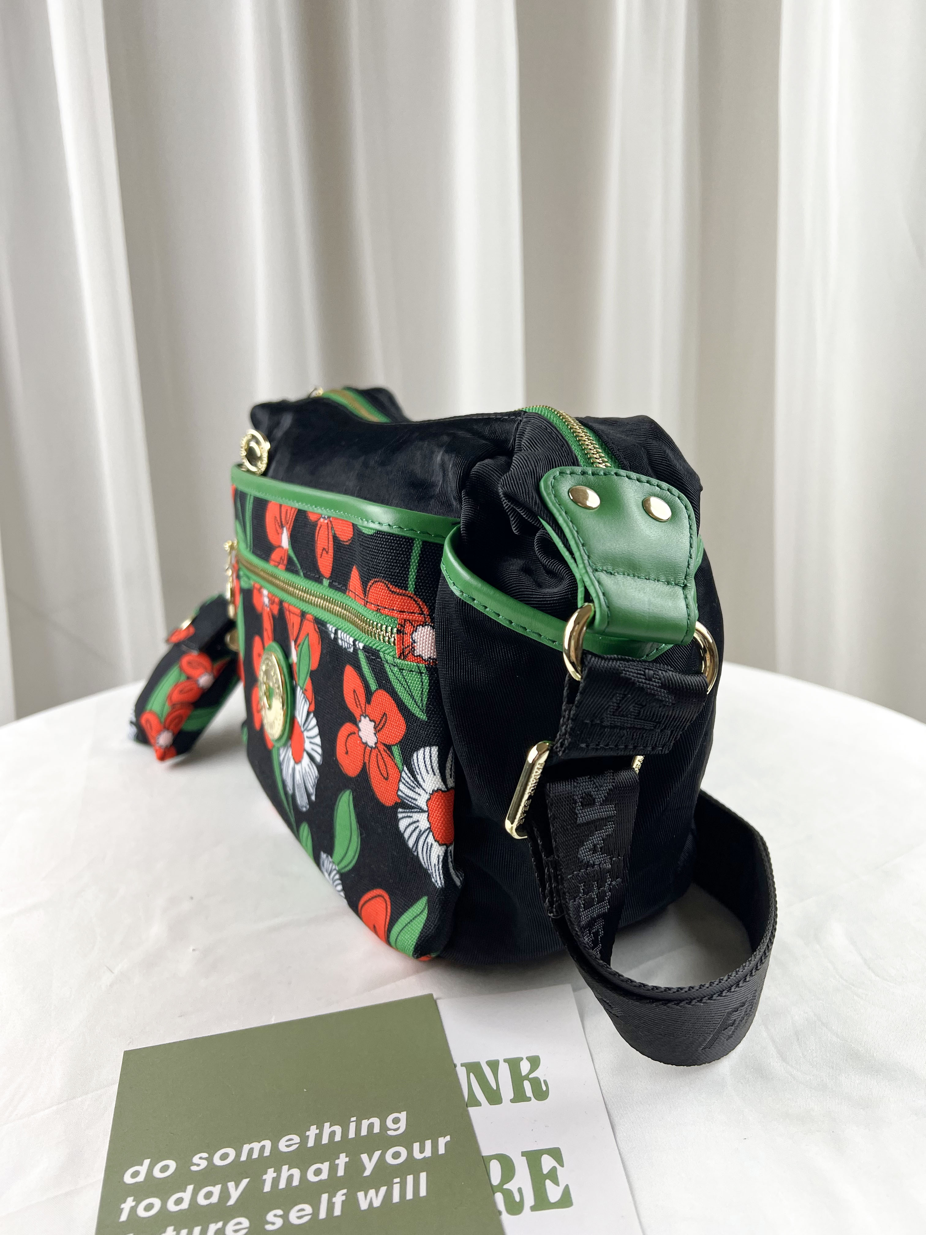 FamilyBear 黑橙花防潑水側背包 附酒精保護套+酒精瓶 #2807