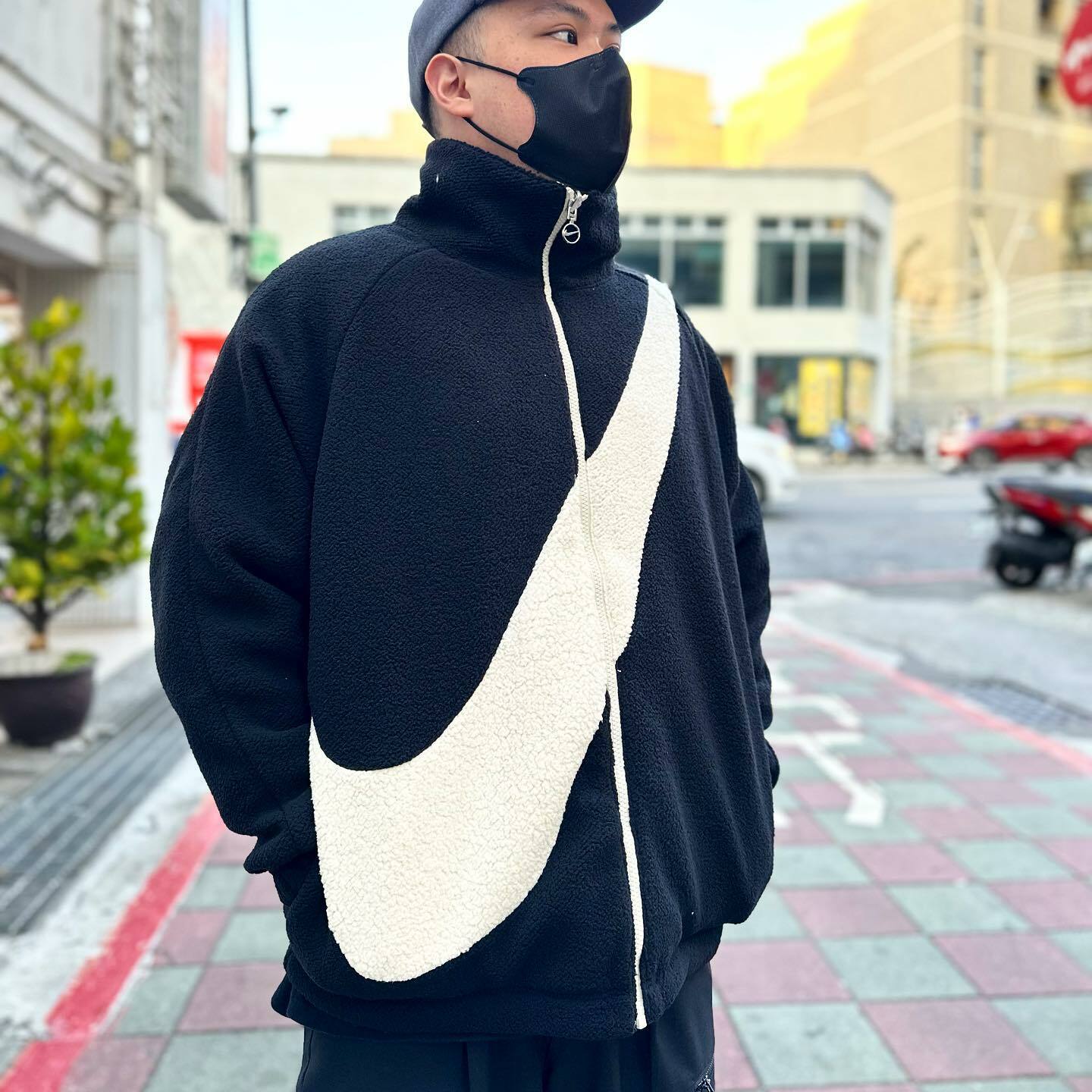 Nike Swoosh 大勾 外套 雙面穿 絨毛 寬版 寬鬆 黑  (DC5138-010)