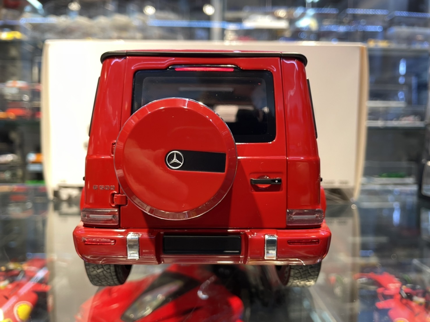 MINICHAMPS Mercedes-Benz G-Class G500 W463 Red 1/18 MINICHAMPS Mercedes-Benz G-Class G500 W463 Red 1/18