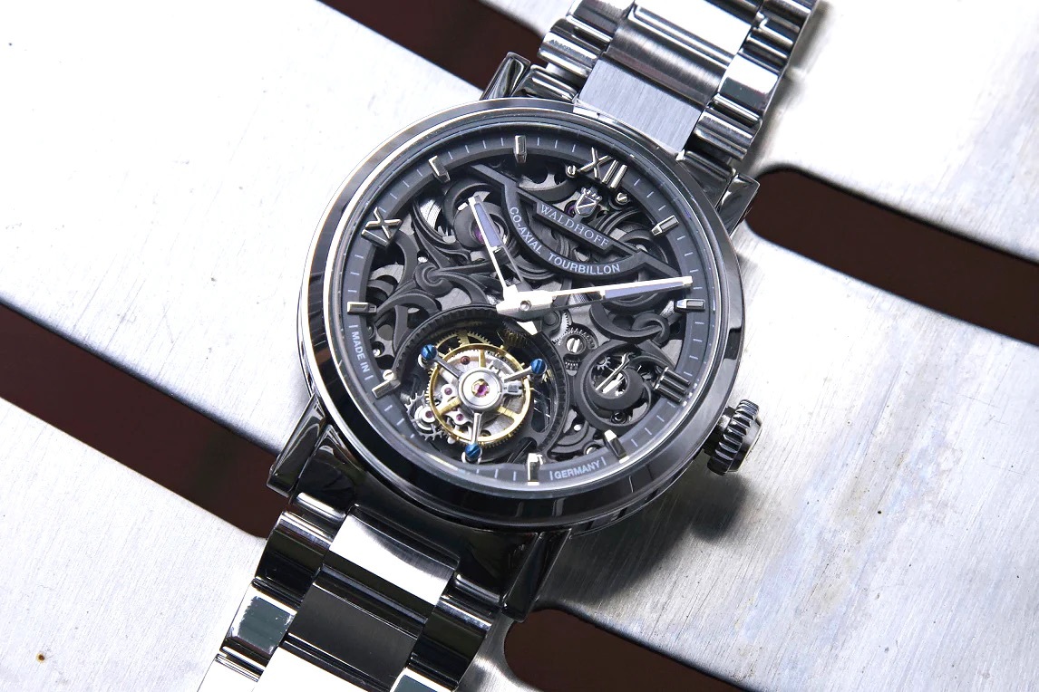 Metropolis - Obsidian Black  (Metal Bracelet)