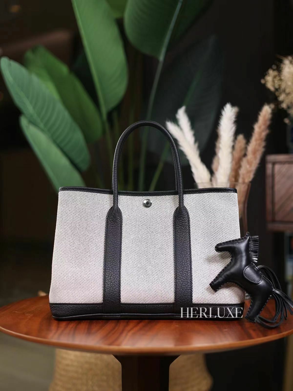 Garden party 30 89 noir / écru 黑白熊貓 canvas B