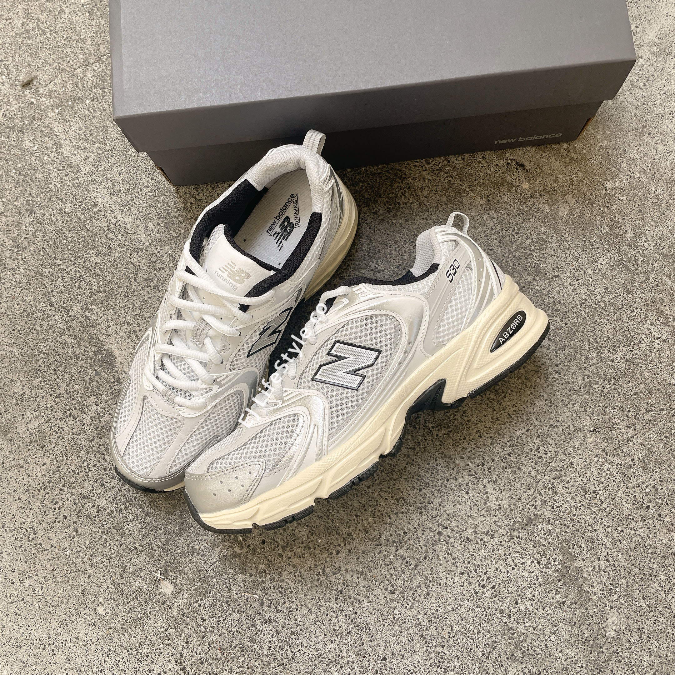 NEW BALANCE 530 NB 奶油底 銀黑 黑框 復古 MR530TA / 預購