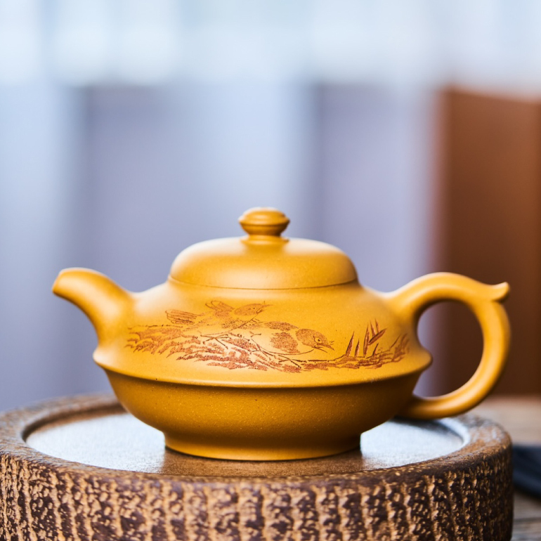 【合歡壺】-- 合歡壺是曼生十八式壺型之一，無論壺型還是名字“合歡”，都寓意吉緣和合，融樂歡喜。