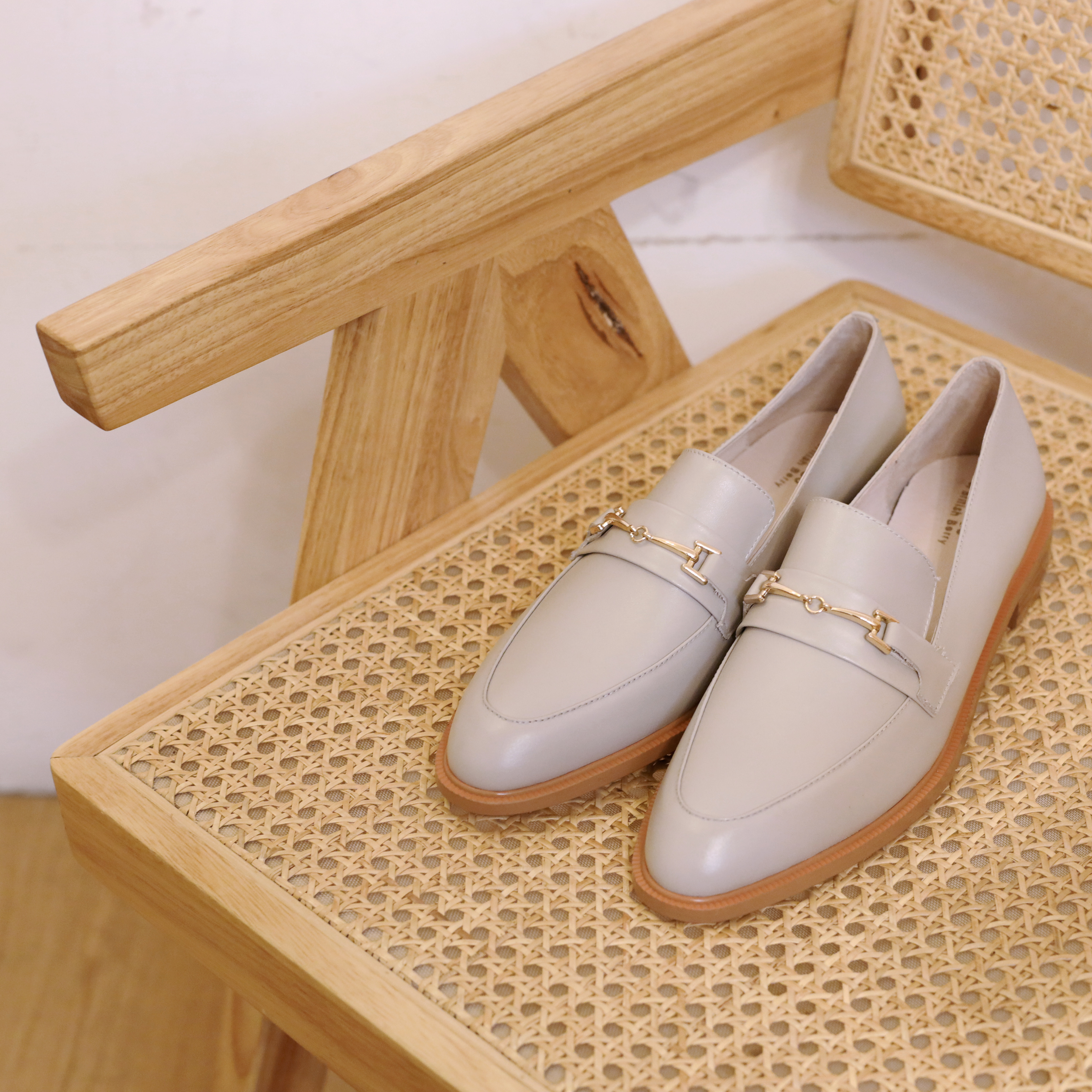(現貨) SS2101 Pointed Loafers in Grey