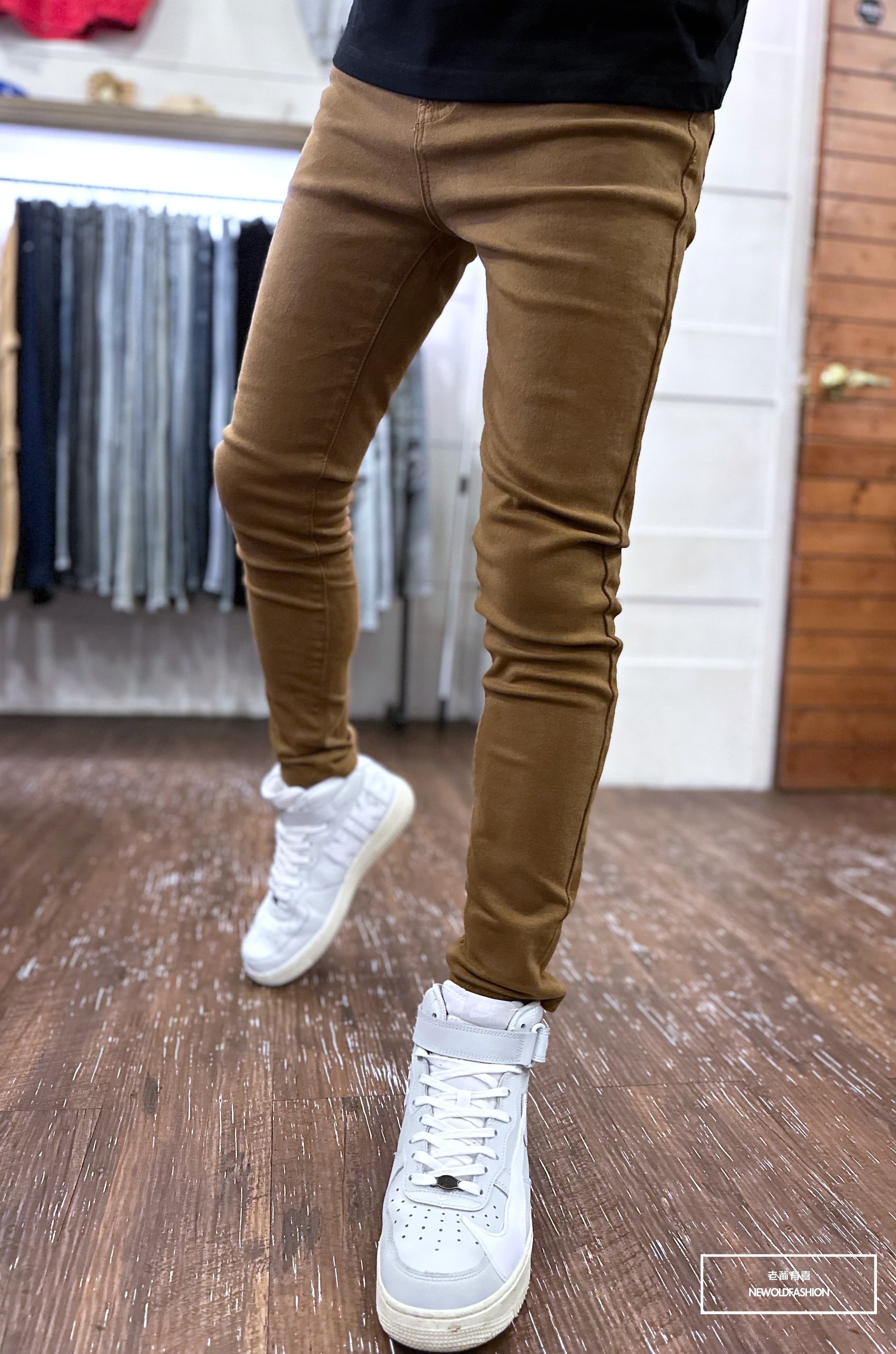 『新品上市』重磅純色全素小直筒牛仔褲(NOF23028270)-咖啡