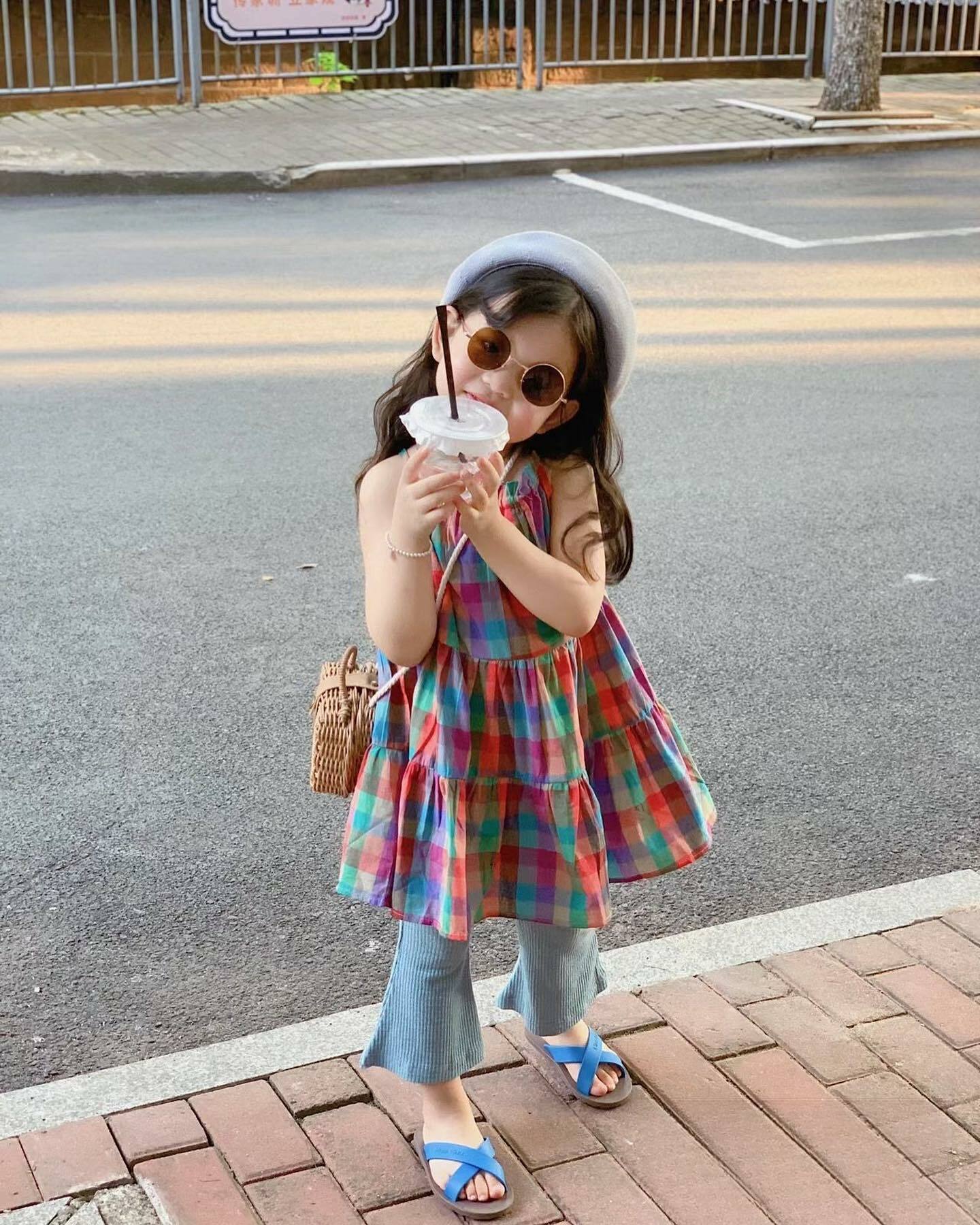 繽紛格子吊帶上衣/海洋藍色喇叭褲