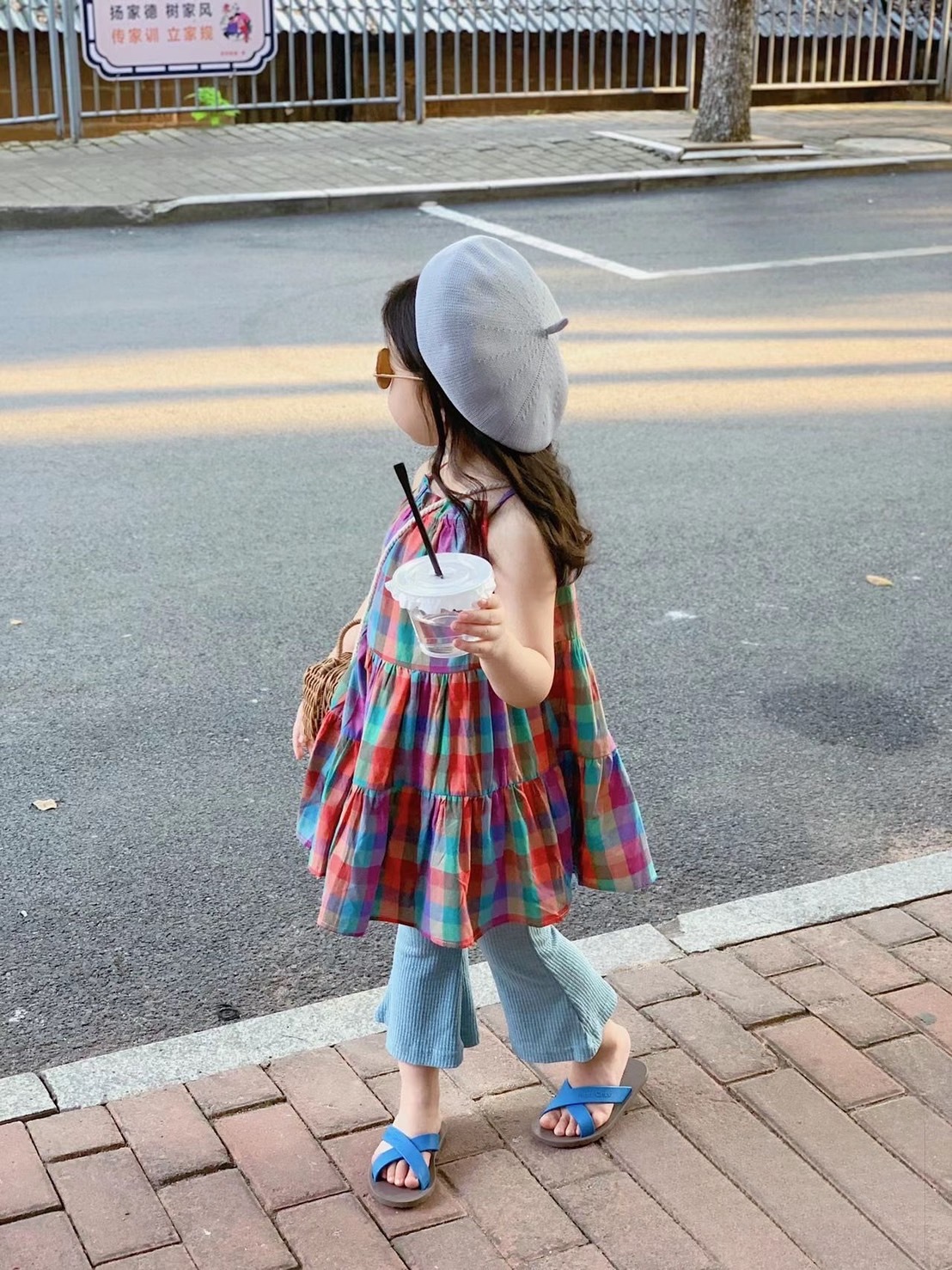 繽紛格子吊帶上衣/海洋藍色喇叭褲