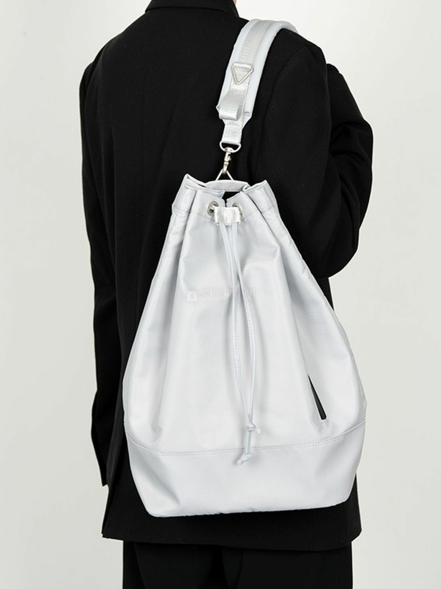 Frieda斜挎包 背包