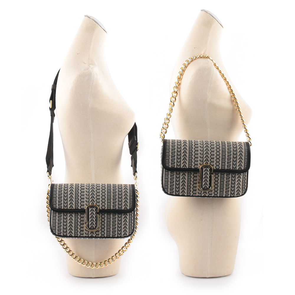 【MARC JACOBS】THE MONOGRAM J MARC 滿版標誌翻蓋二用包(黑色/深米色)