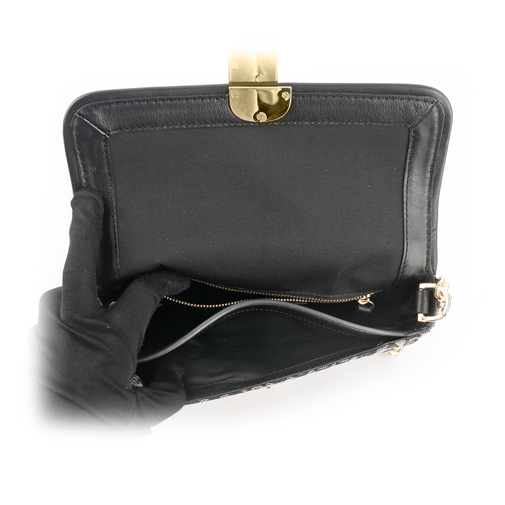 【MARC JACOBS】THE MONOGRAM J MARC 滿版標誌翻蓋二用包(黑色/深米色)