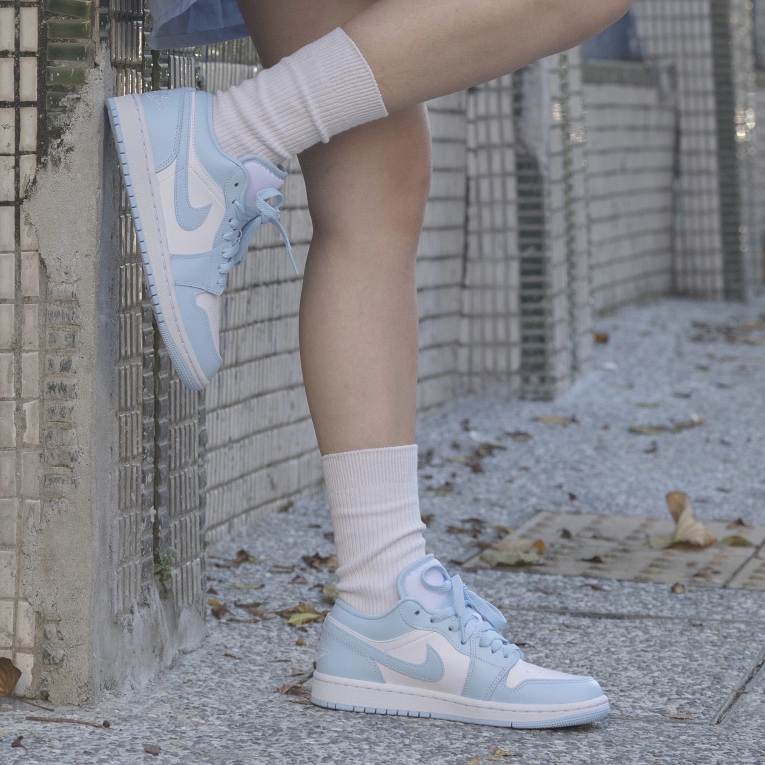 WMNS AIR JORDAN 1 LOW ALUMINUM-DC0774-141