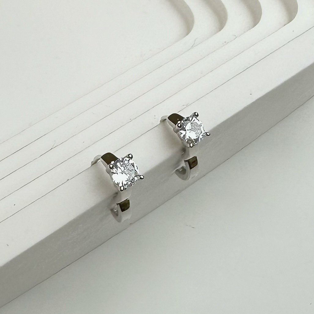 搶眼．素面單鑽迷你圈純銀易扣