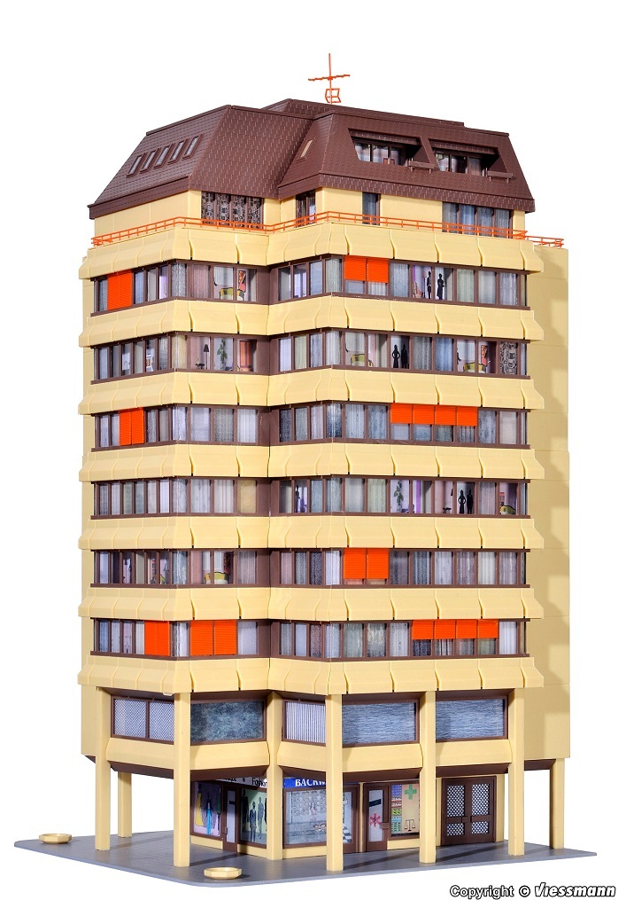 Kibri 38218 HO High-rise building with shopping centre and penthouse flat incl. floor interior lighting