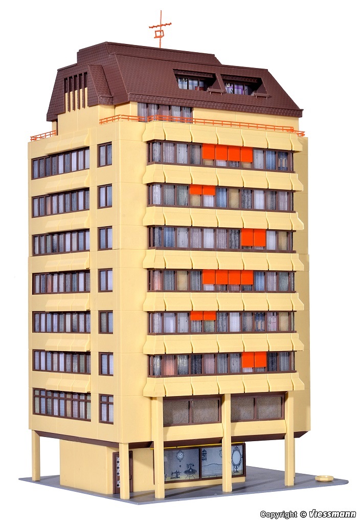 Kibri 38218 HO High-rise building with shopping centre and penthouse flat incl. floor interior lighting