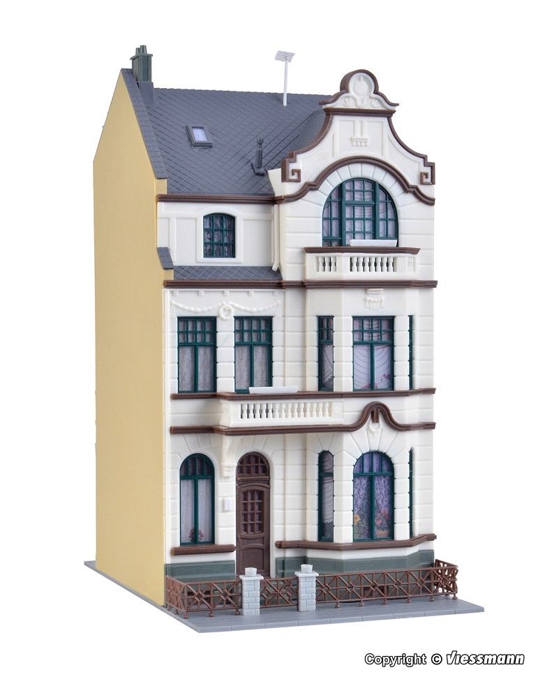 Kibri 39103 HO scale Middle-class house with upper studio Bonn kit.