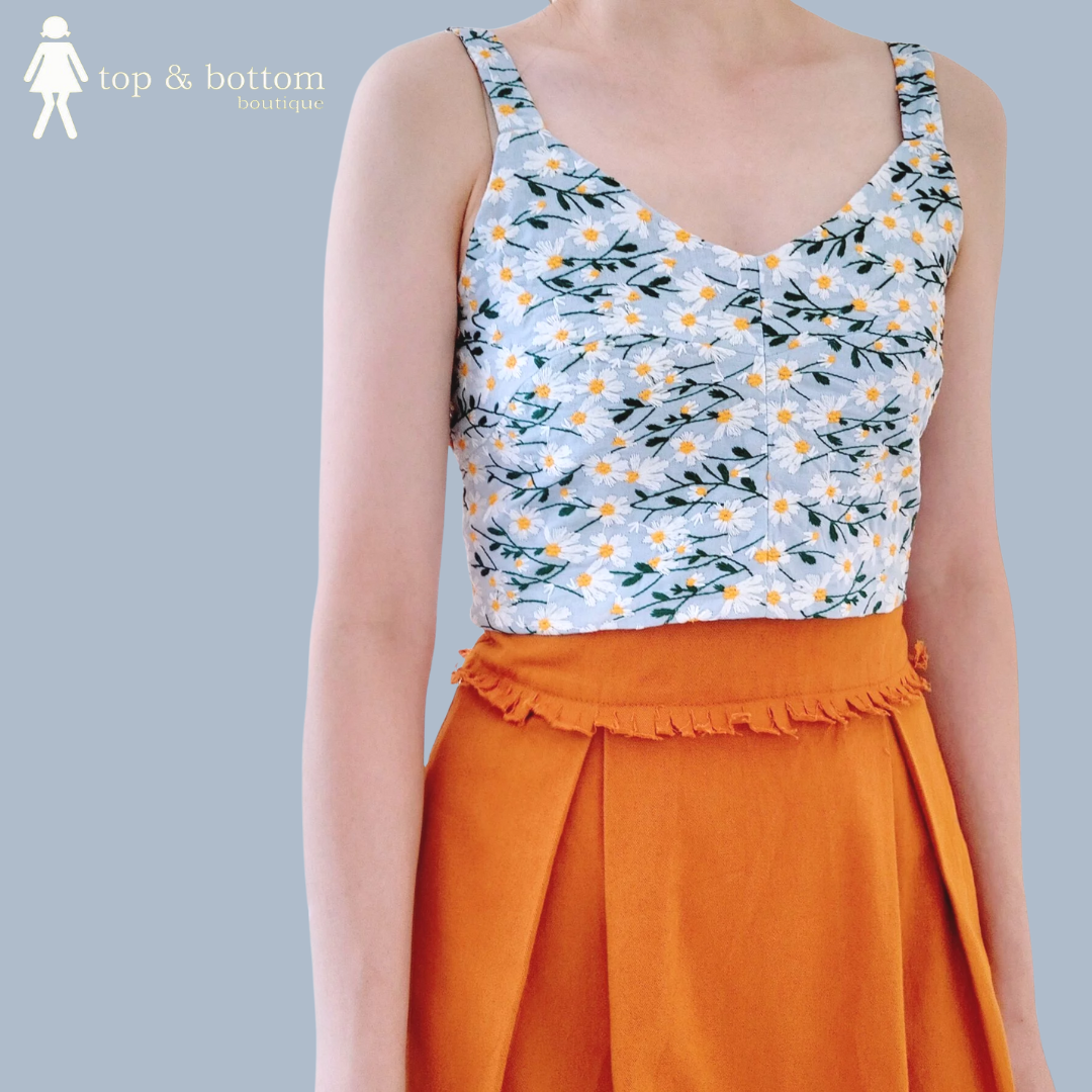 STRAP EMBROIDERY CROP TOP