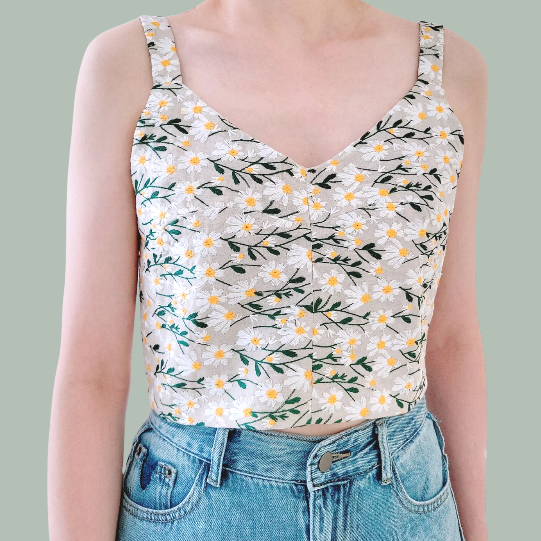 STRAP EMBROIDERY CROP TOP