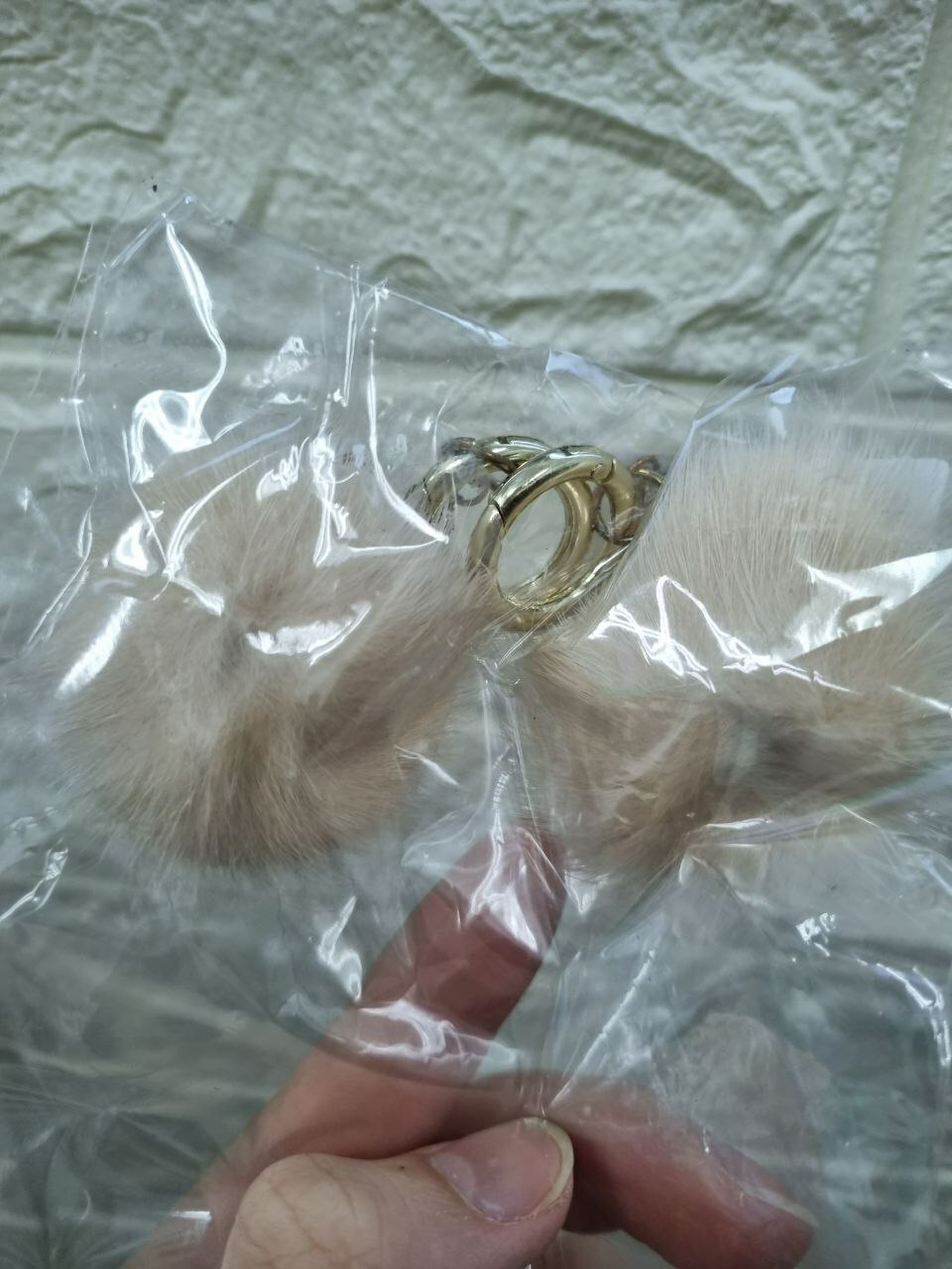 [S] FURRY DUAL KEYCHAIN - MINI (RANDOM COLOUR), SZZ167 (SZZ167)