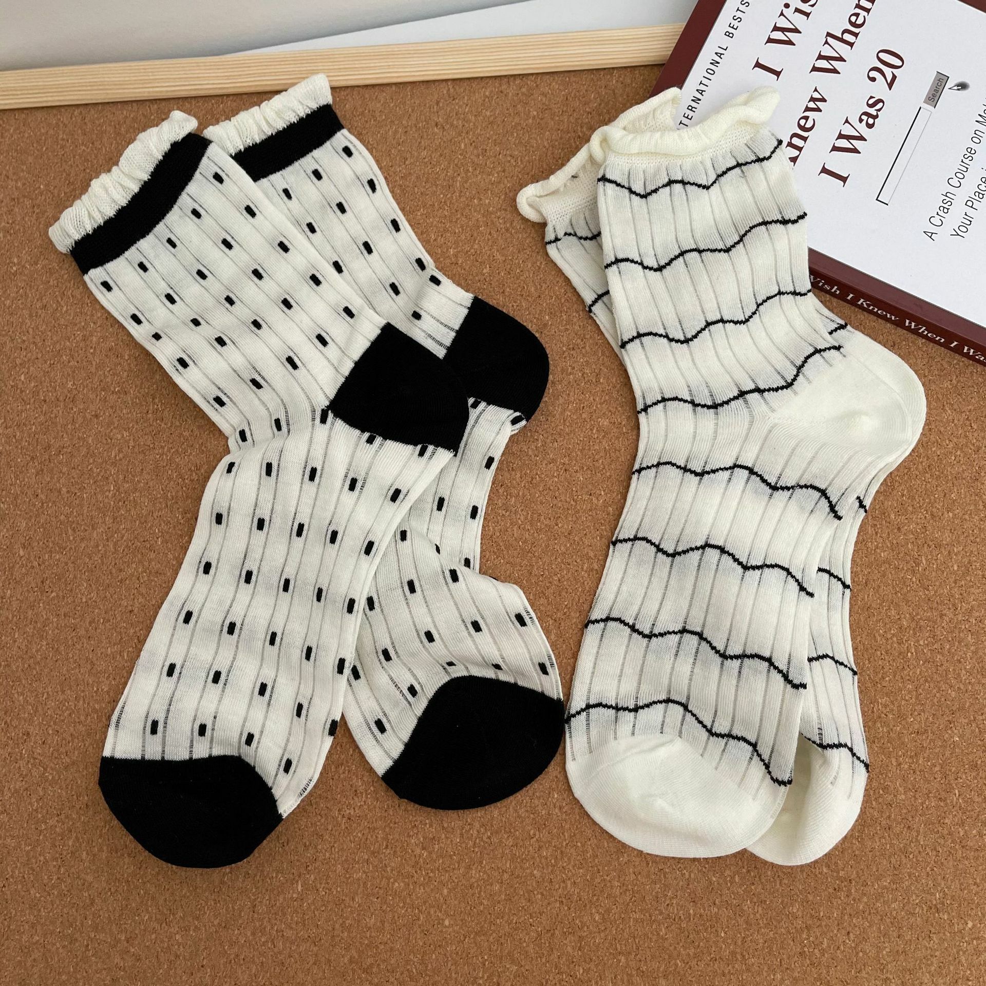 《1690》♾️夏季日系蔂絲黑白中筒襪