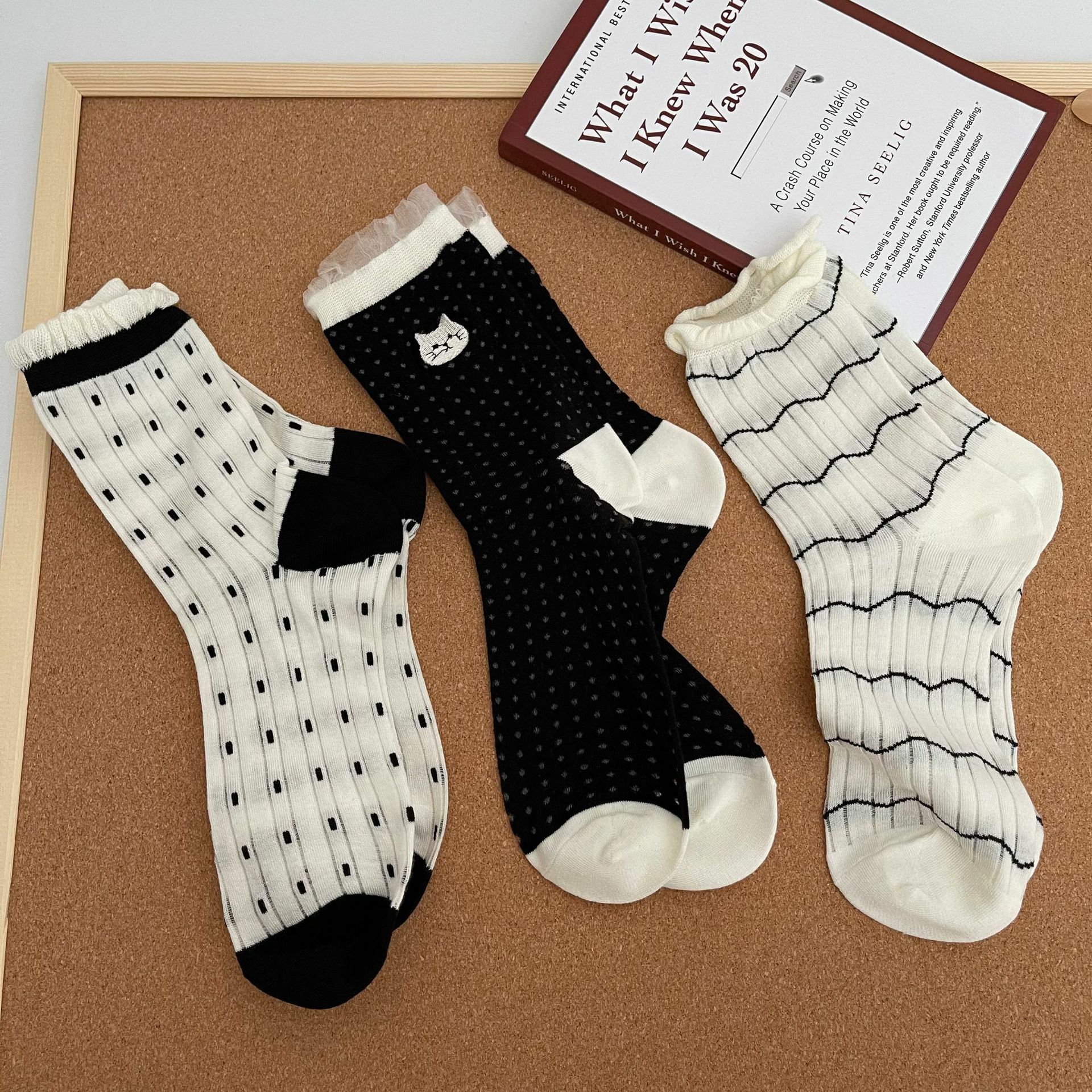 《1690》♾️夏季日系蔂絲黑白中筒襪