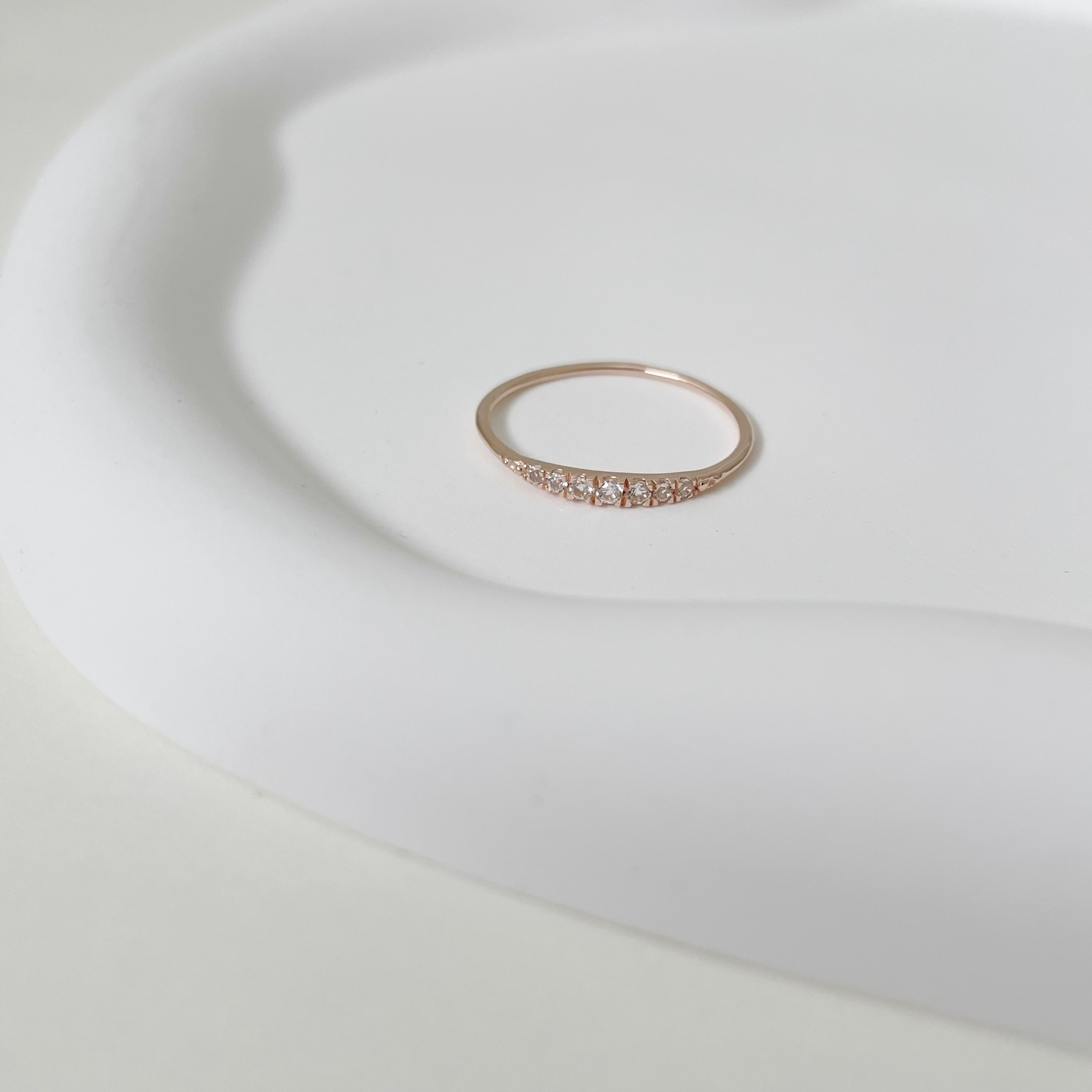 漸層白托帕石戒指