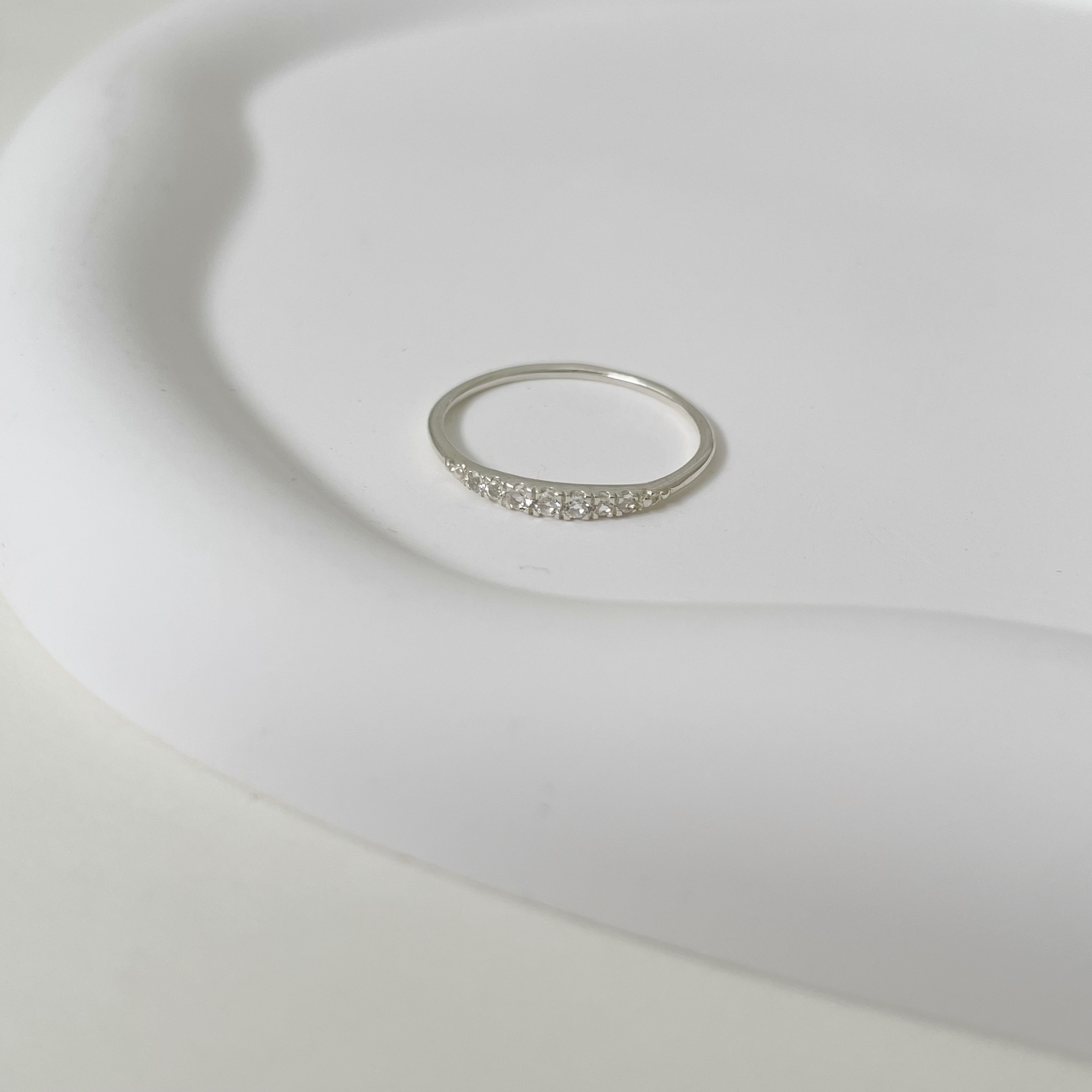 漸層白托帕石戒指