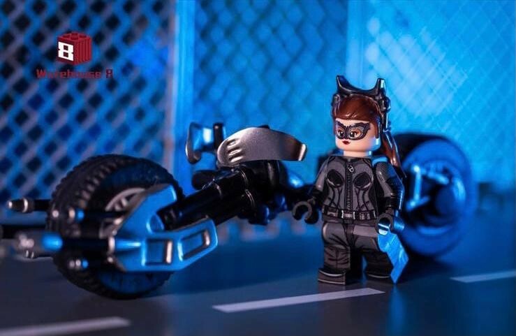 [Warehouse 8] Cat Woman & Batpod