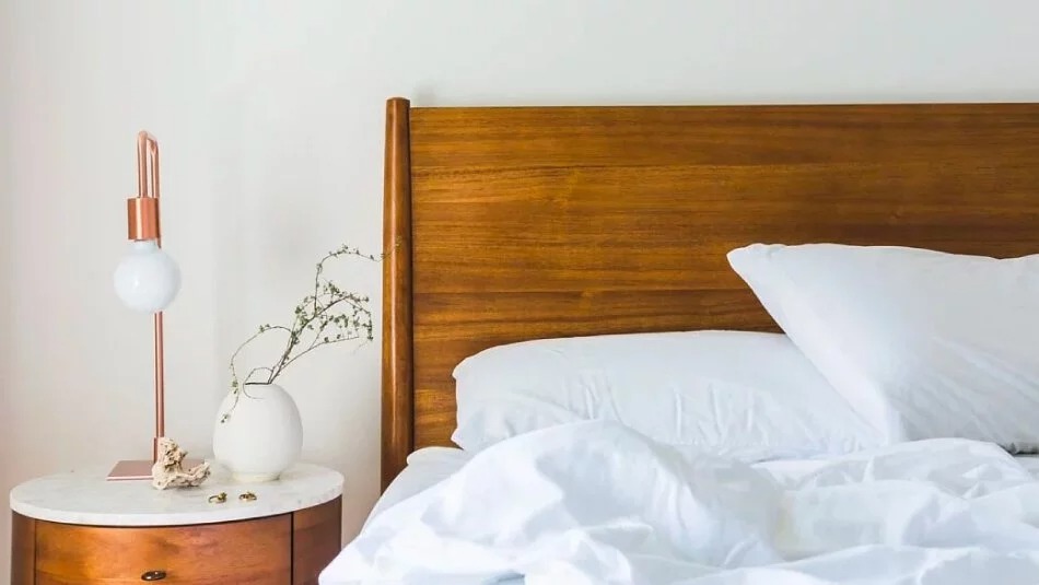 睡前滑手機的壞習慣