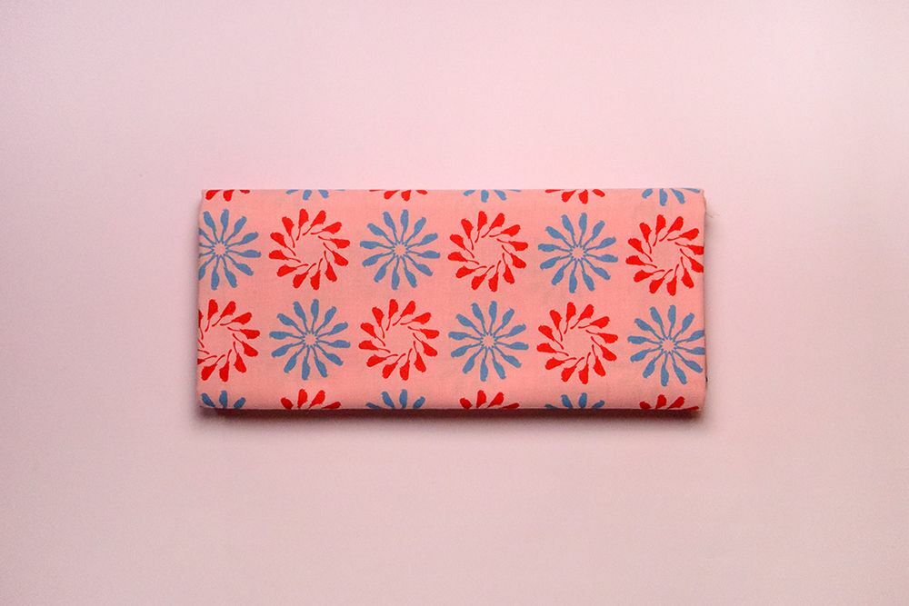 寬幅平織印花棉布/烏秋圈圈/桃粉天藍橘