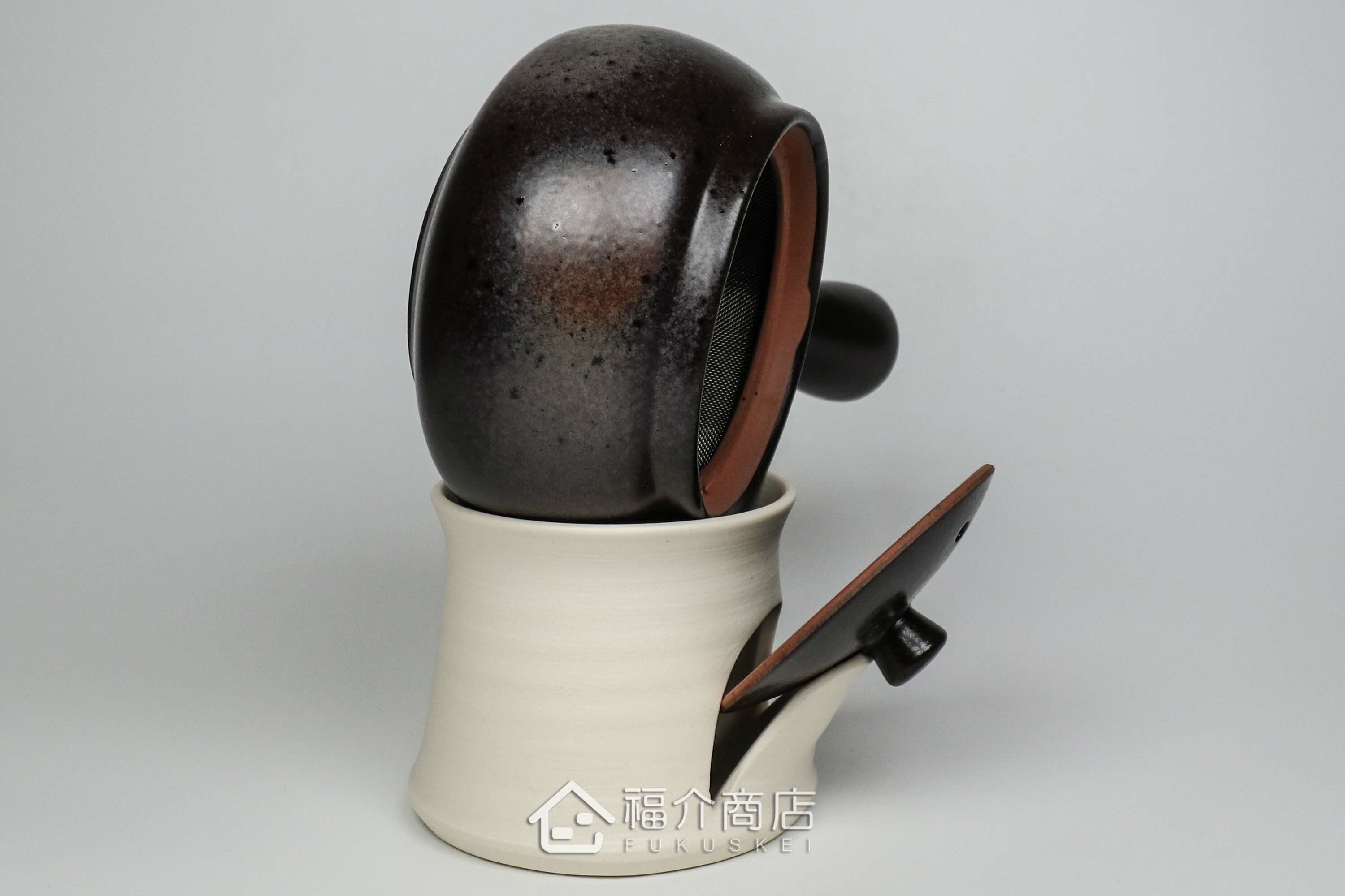 可將使用完的茶壺與壺蓋分開瀝乾的白色蓋架