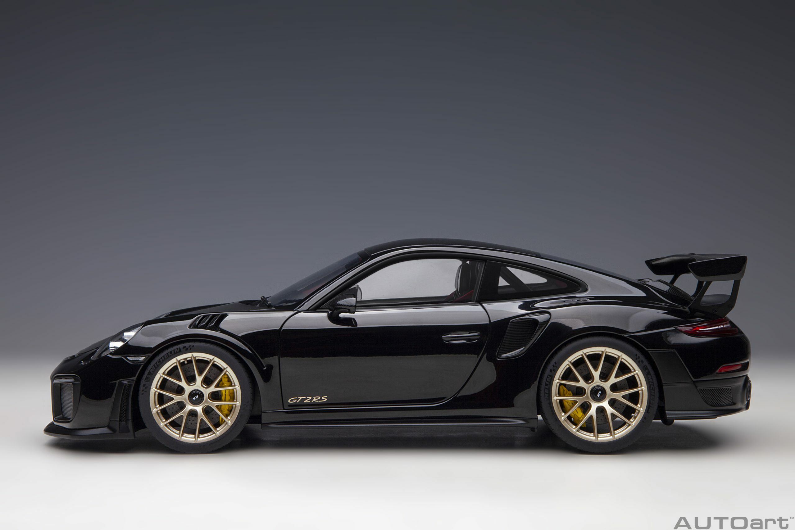 預訂:(訂金$300) (預訂價$1584) :1/18 AUTOART Porsche 911 (991.2) GT2 RS Weissach Package (Black) (78186)