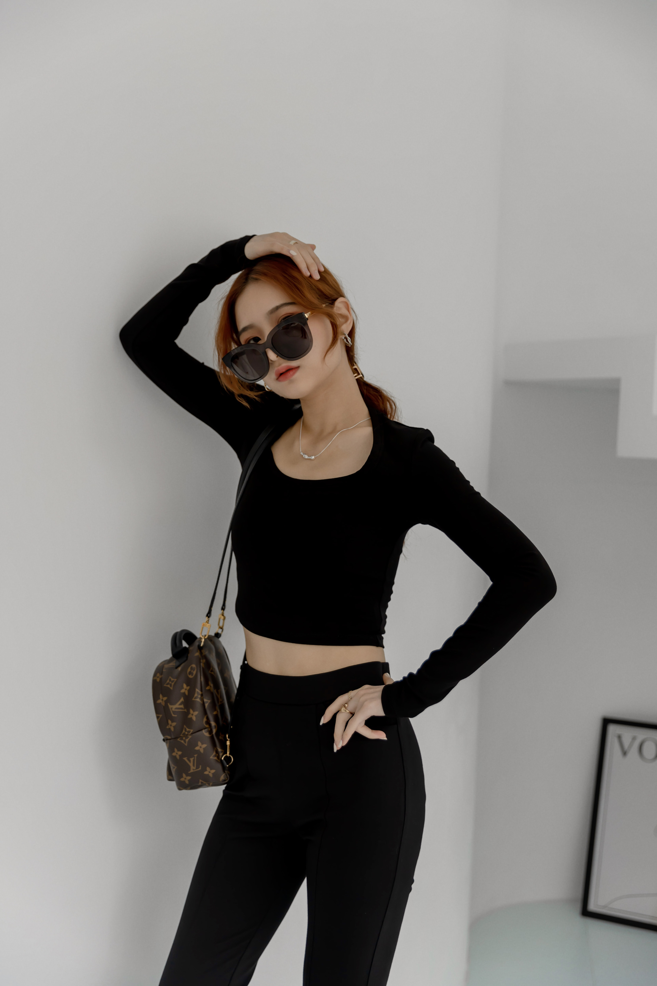 [打造紙片人三兄弟-小黑U] 神級顯瘦心機U領上衣