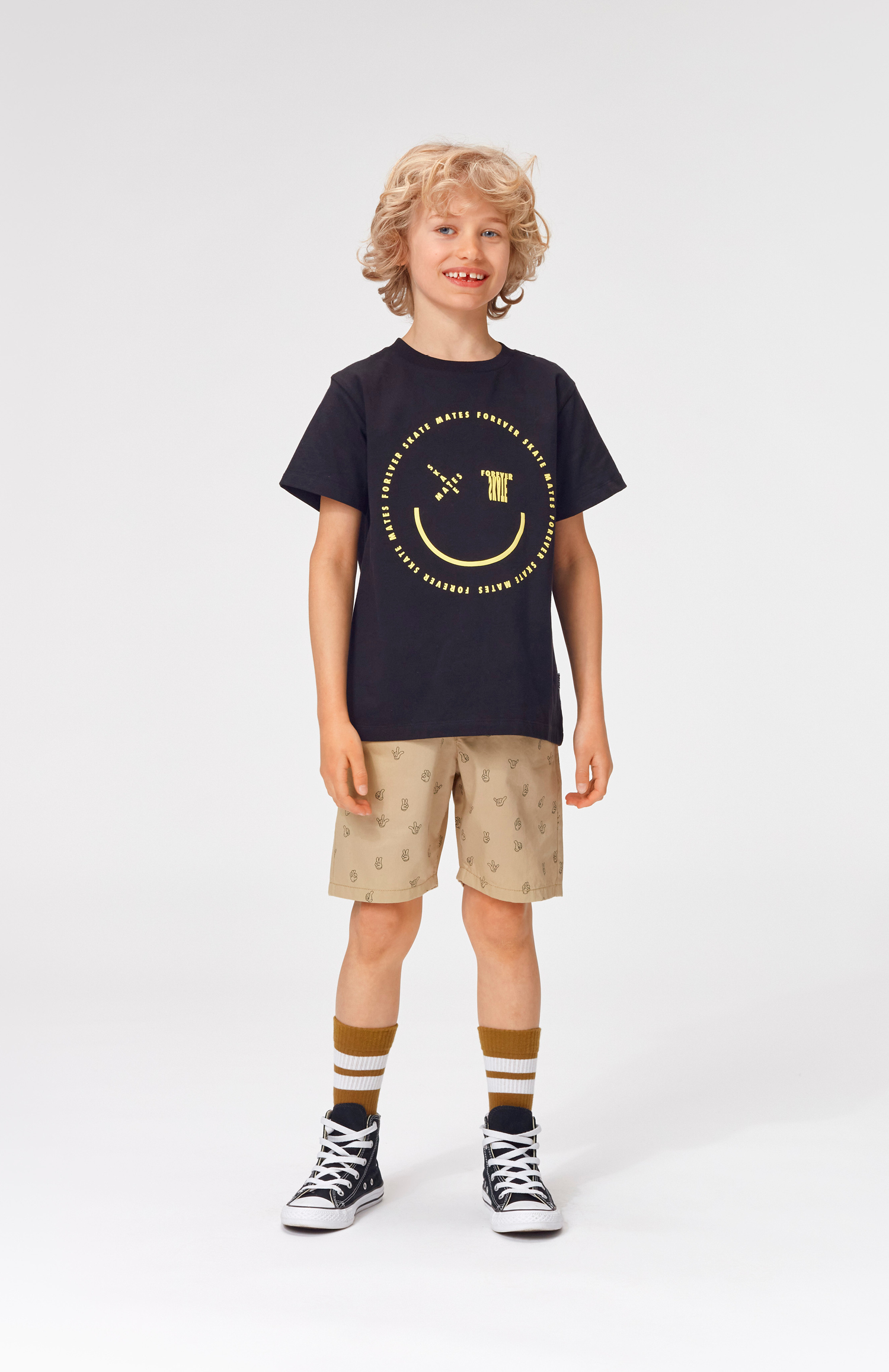 〖 Molo 〗卡其卡通手勢短褲