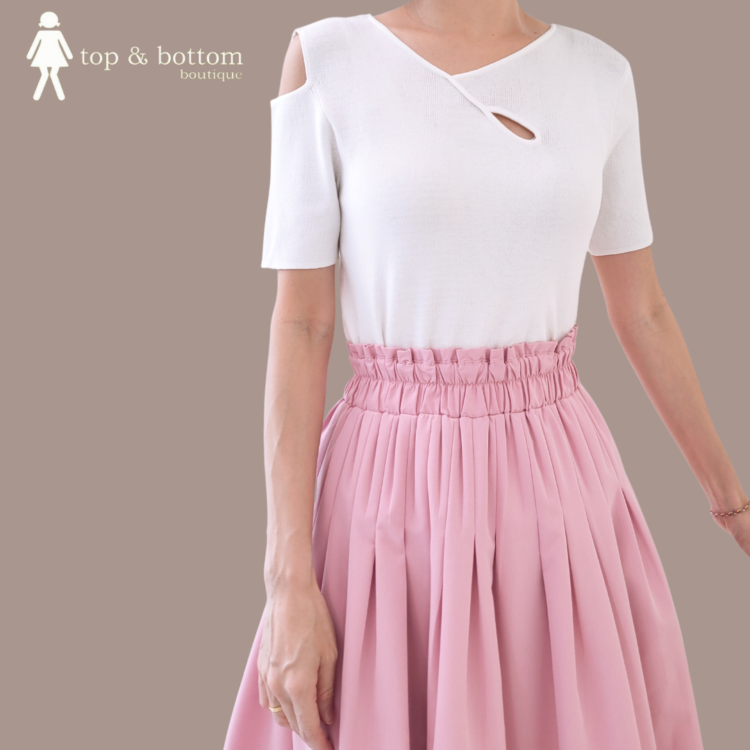 SHORT SLEEVE CUT OUT KNIT BLOUSE