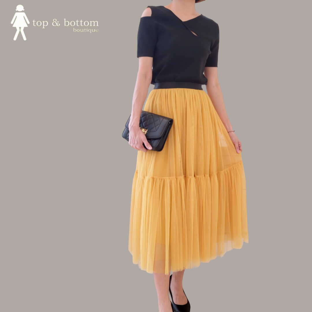 SHORT SLEEVE CUT OUT KNIT BLOUSE