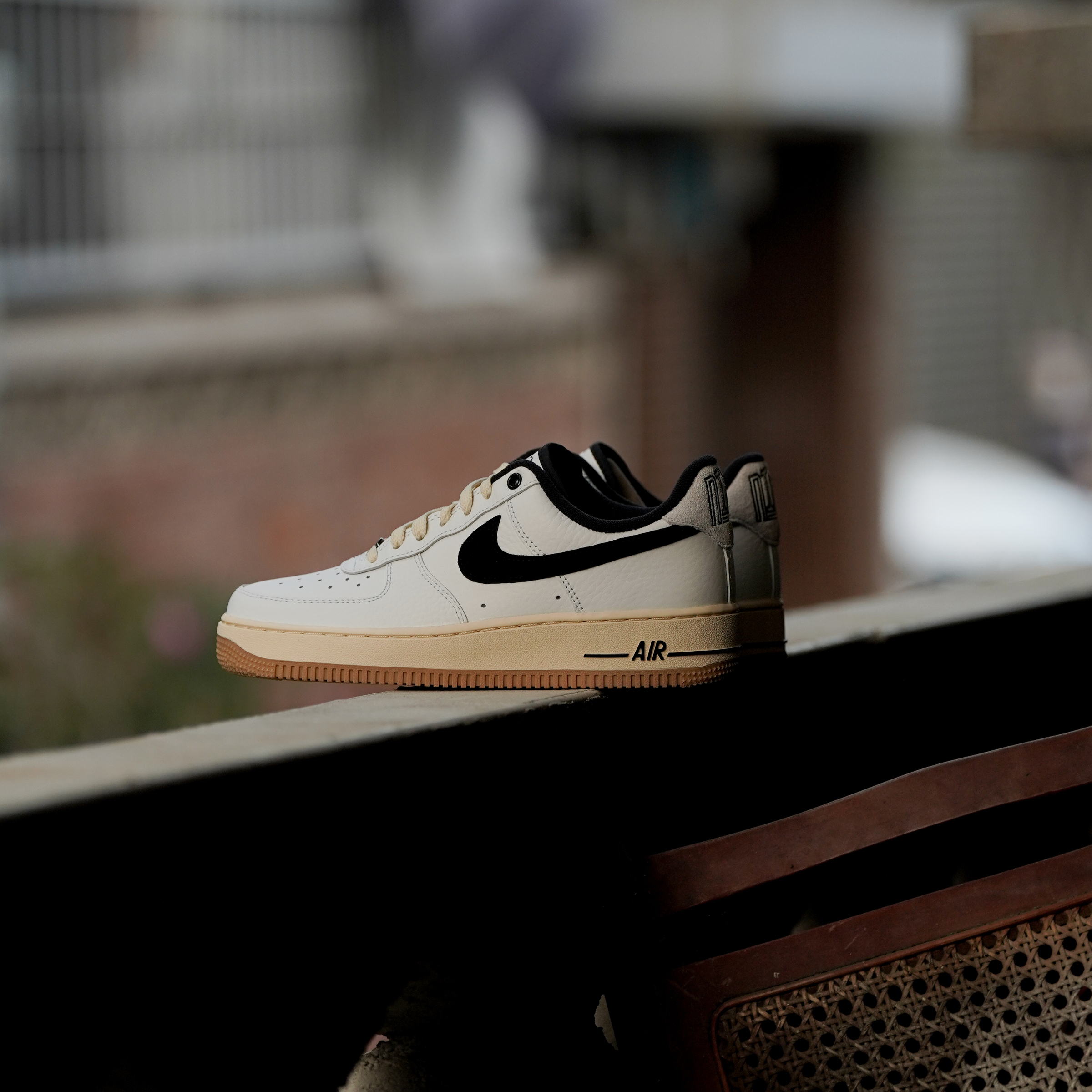 NIKE AIR FORCE 1 AF1 兔年復古奶油底白藍紅黑DR0148-100