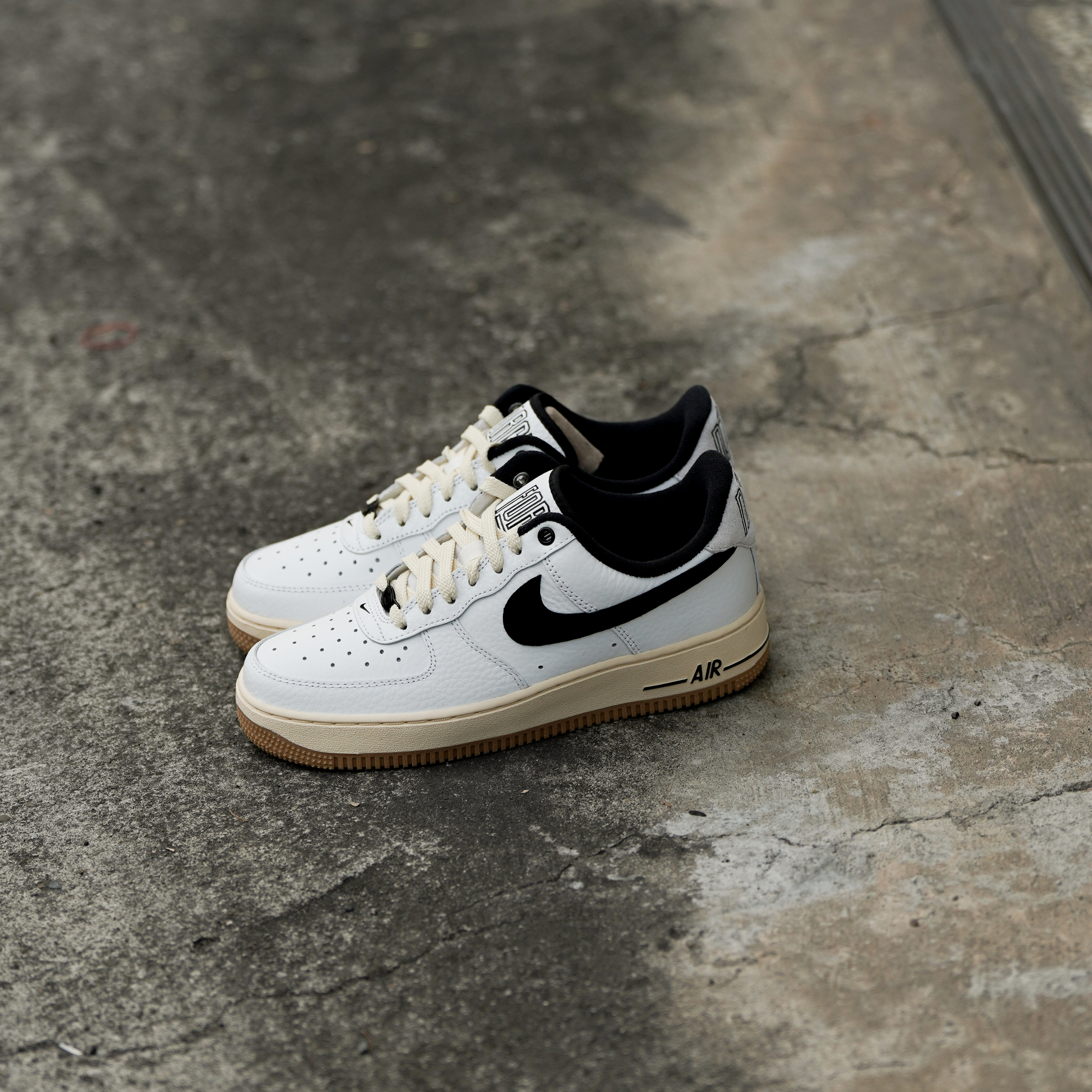 NIKE AIR FORCE 1 AF1 兔年復古奶油底白藍紅黑DR0148-100